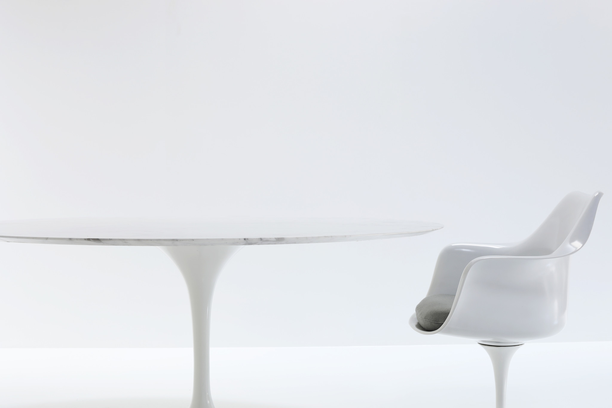 Marmeren Knoll Tulip tafel ontworpen door Eero Saarinen