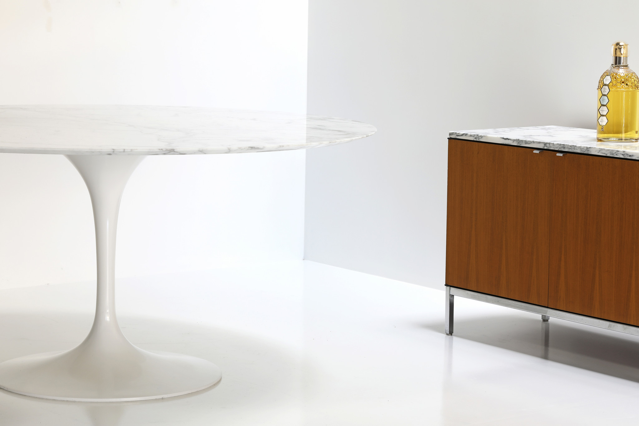 Marmeren Knoll Tulip tafel ontworpen door Eero Saarinen