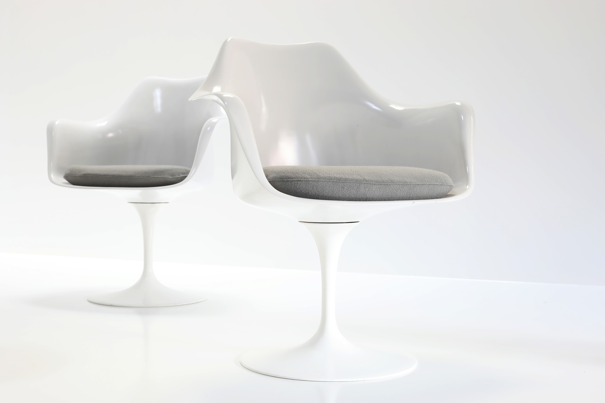 Set Knoll tulip arm stoelen door Eero Saarinen voor Knoll International