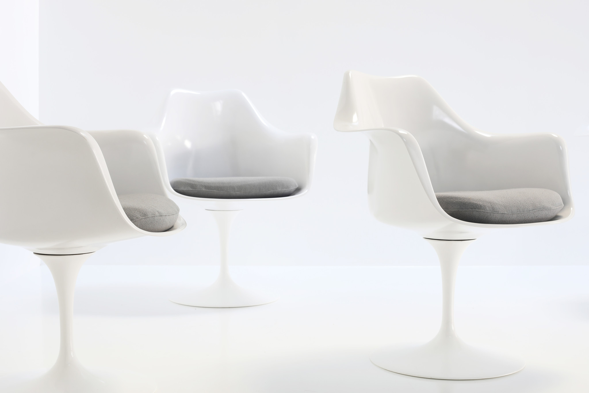 Set Knoll tulip arm stoelen door Eero Saarinen voor Knoll International