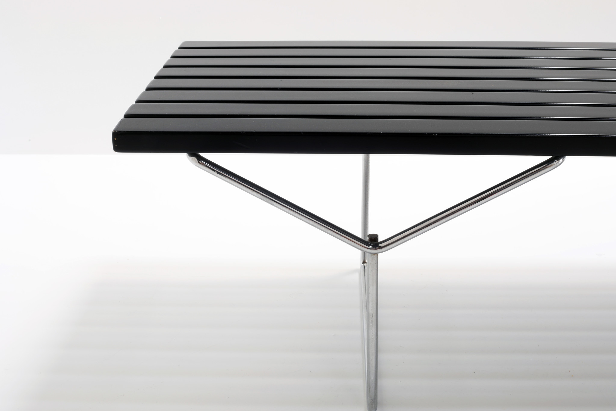 Bertoia bench van Harry Bertoia voor Knoll, 1952