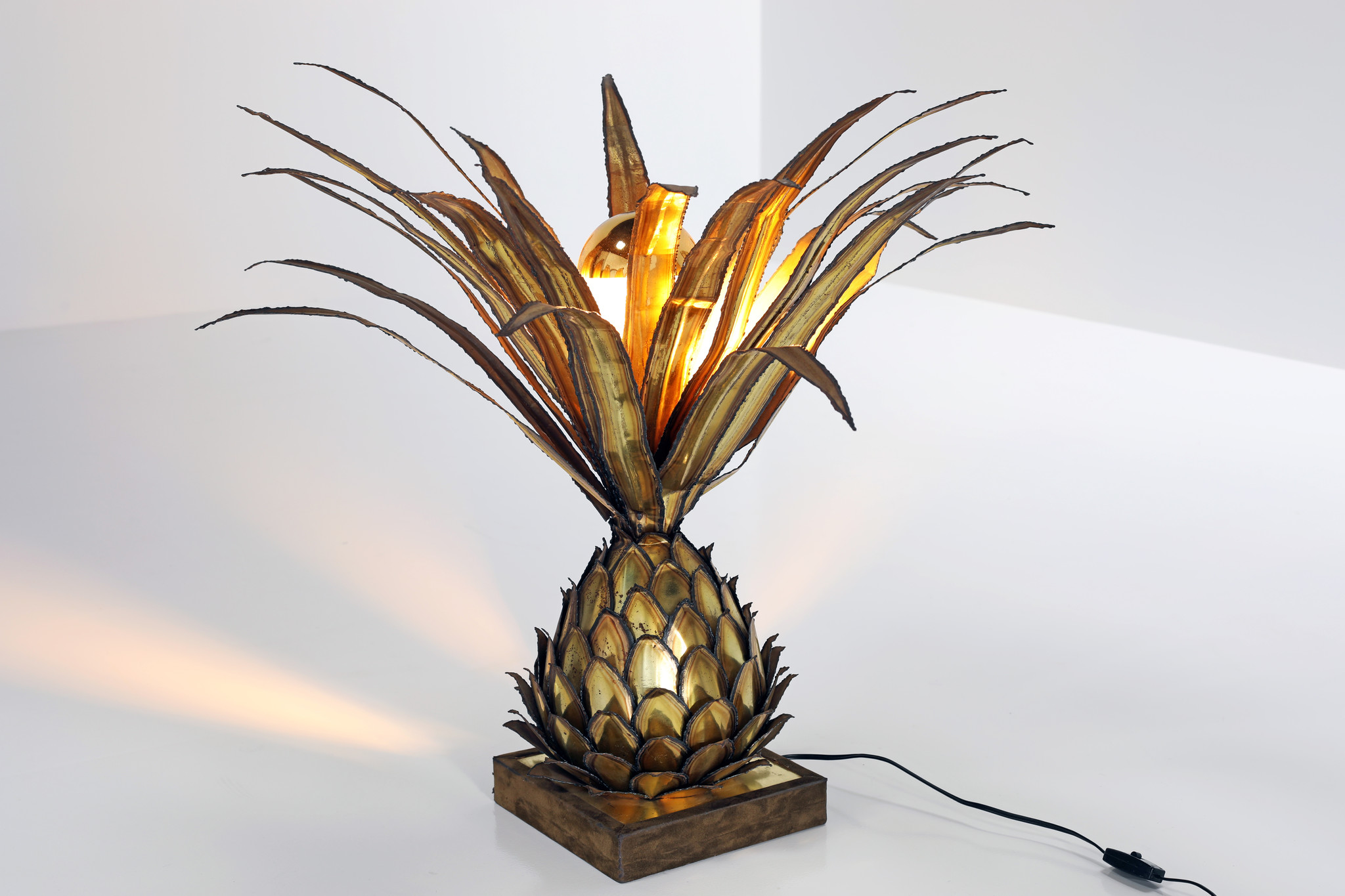 Lampe à poser ananas Maison Jansen