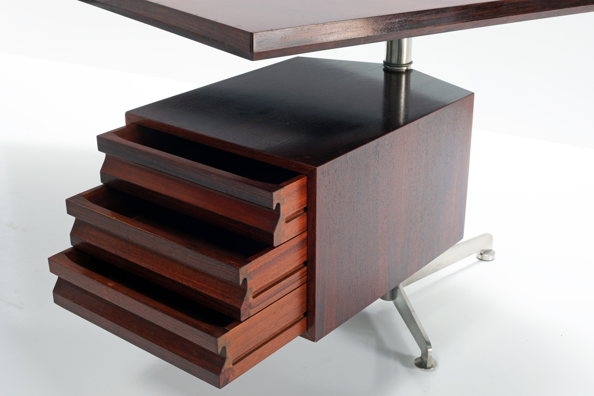 Vintage Osvaldo Borsani desk for Tecno 1956 in rosewood