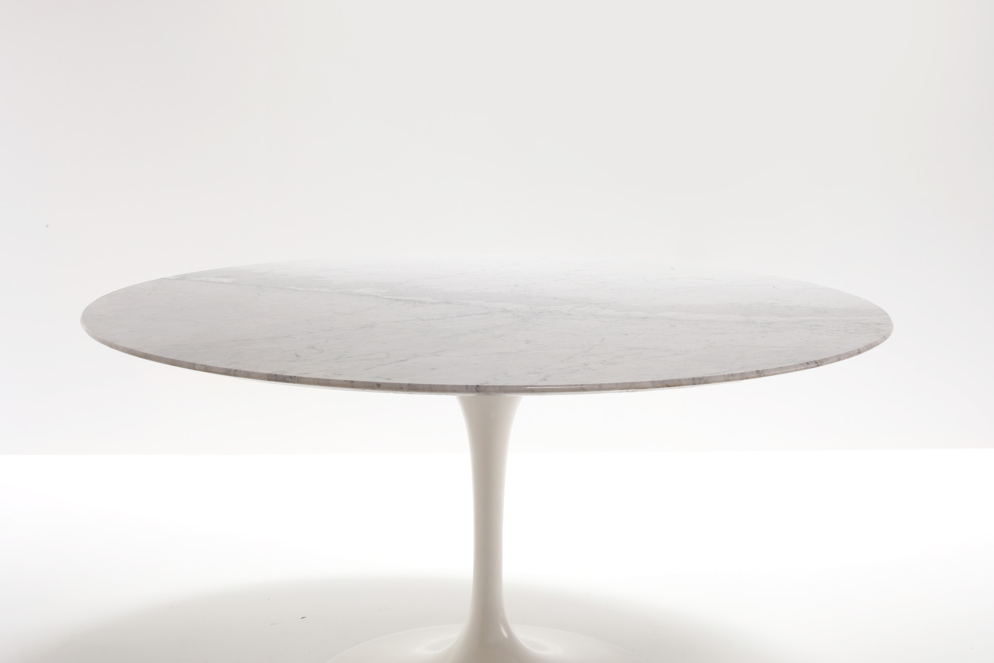 Vintage Knoll marble tulip table designed by Eero Saarinen