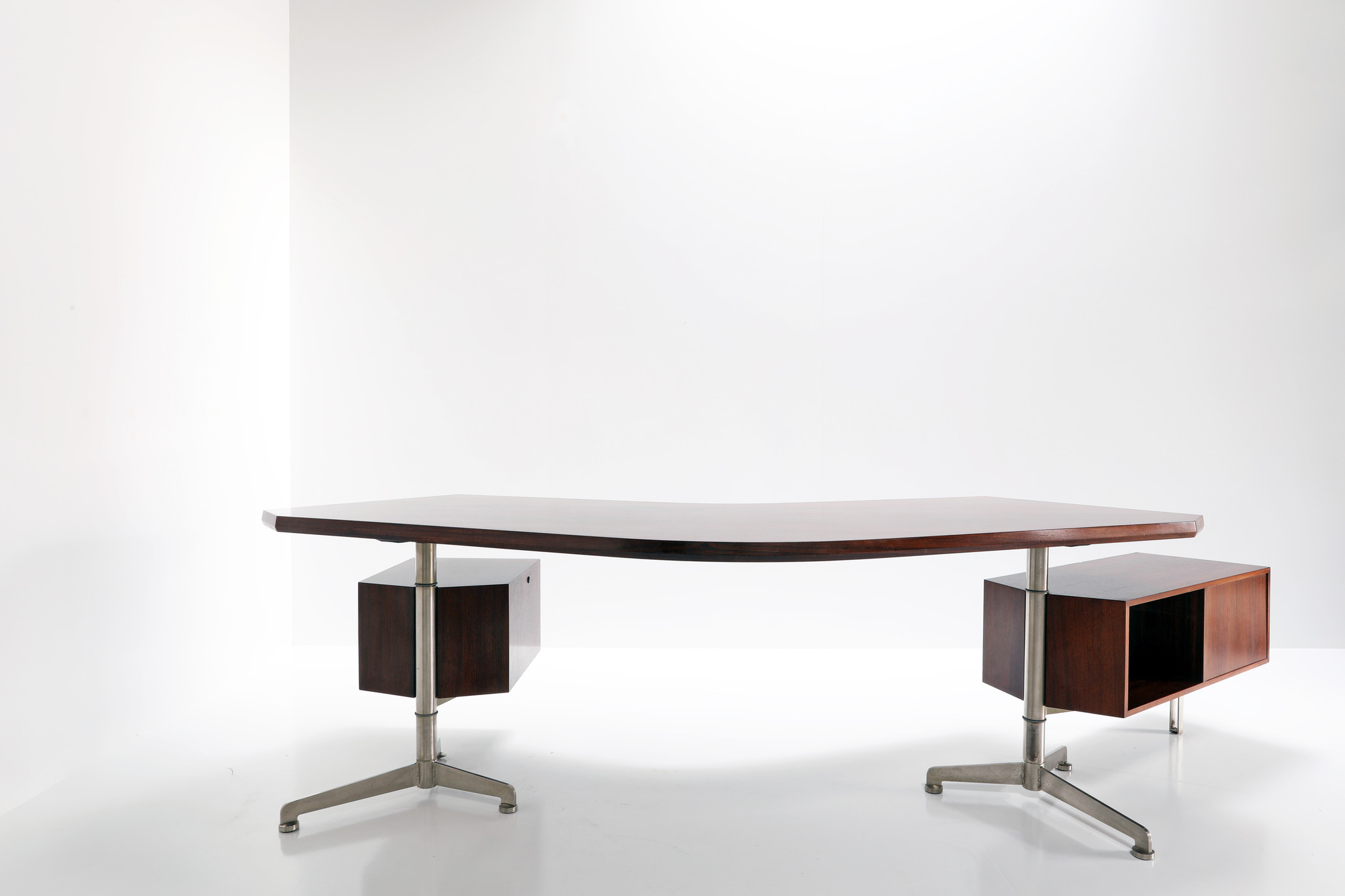 Vintage Osvaldo Borsani desk for Tecno 1956 in rosewood