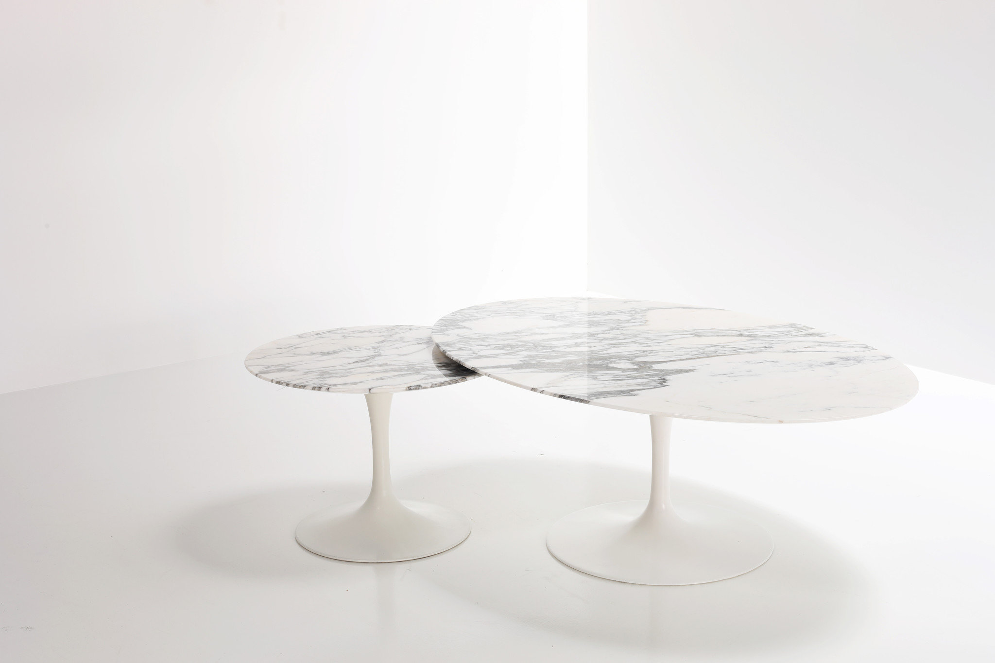 Tulip side table designed by Eero Saarinen for Knoll