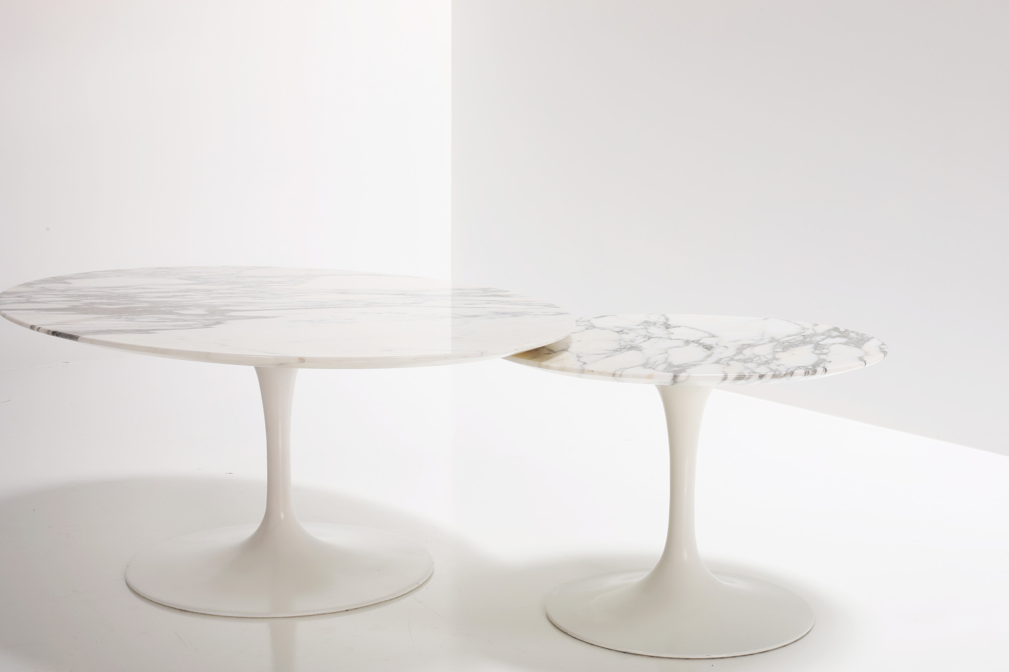 Tulip side table designed by Eero Saarinen for Knoll