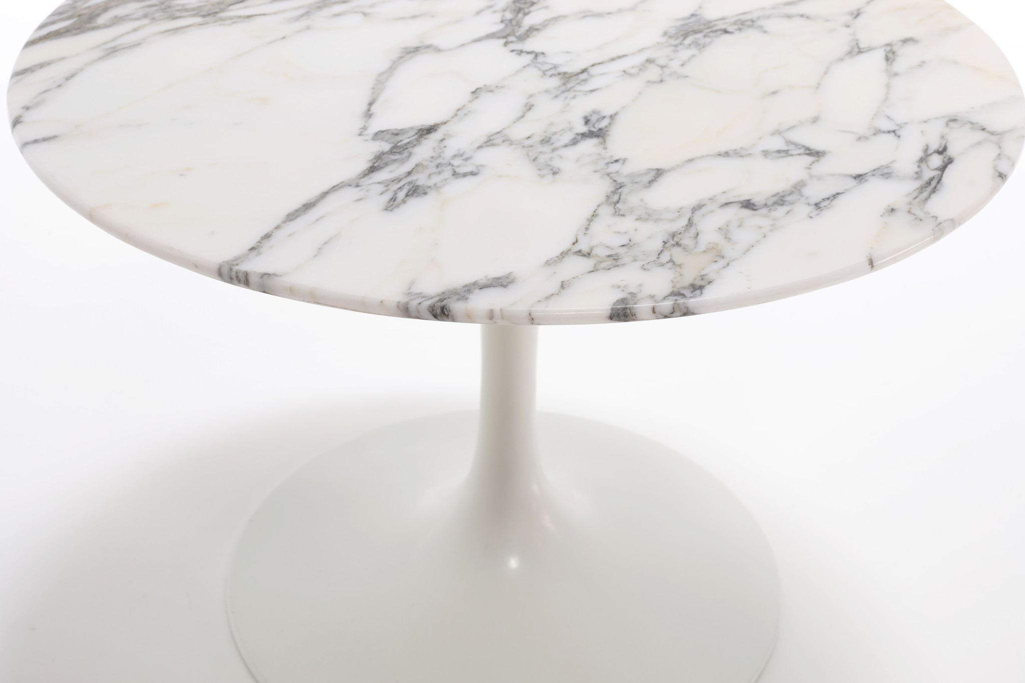 Tulip side table designed by Eero Saarinen for Knoll