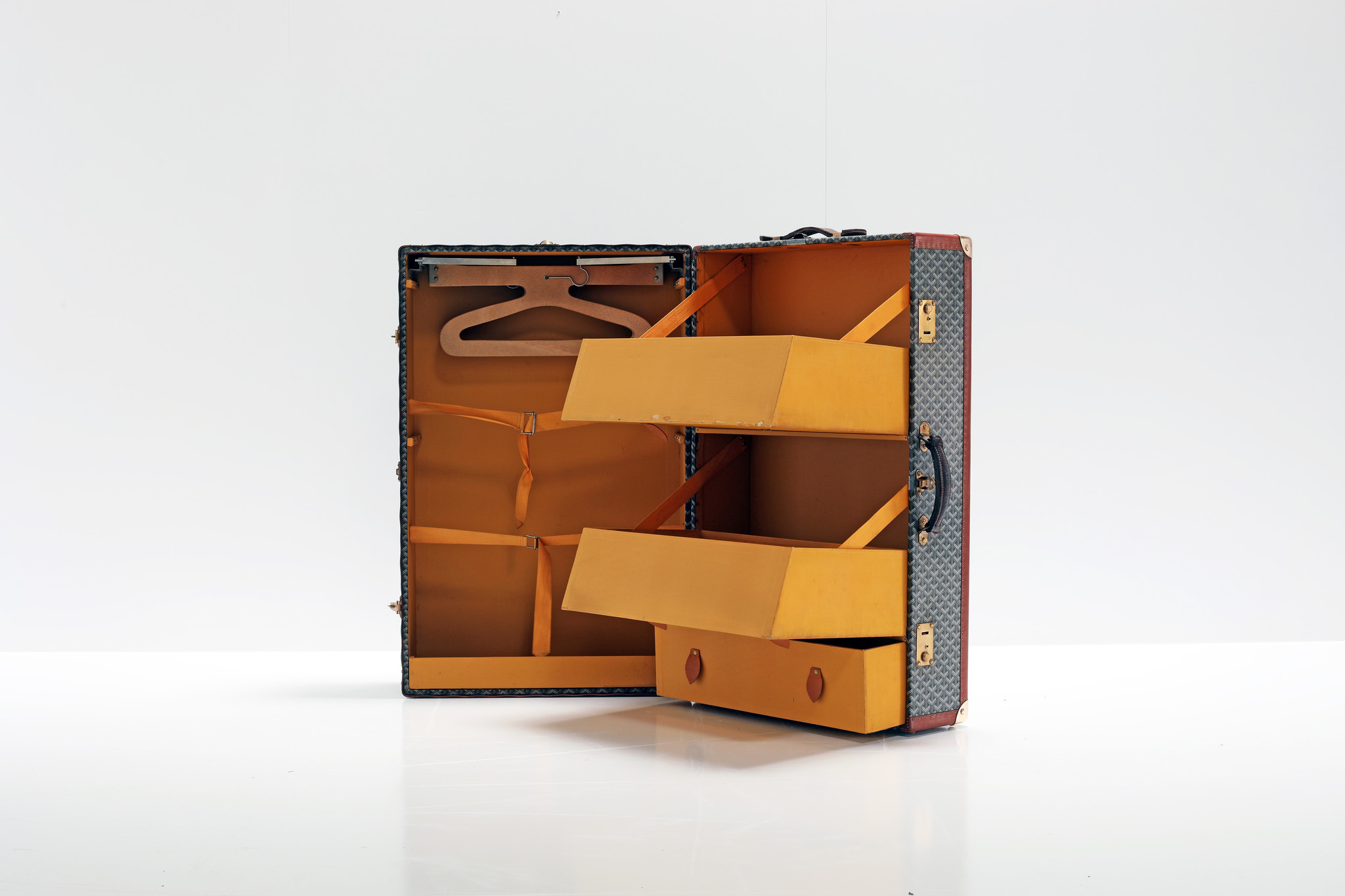 Louis Vuitton trunk - THE HOUSE OF WAUW