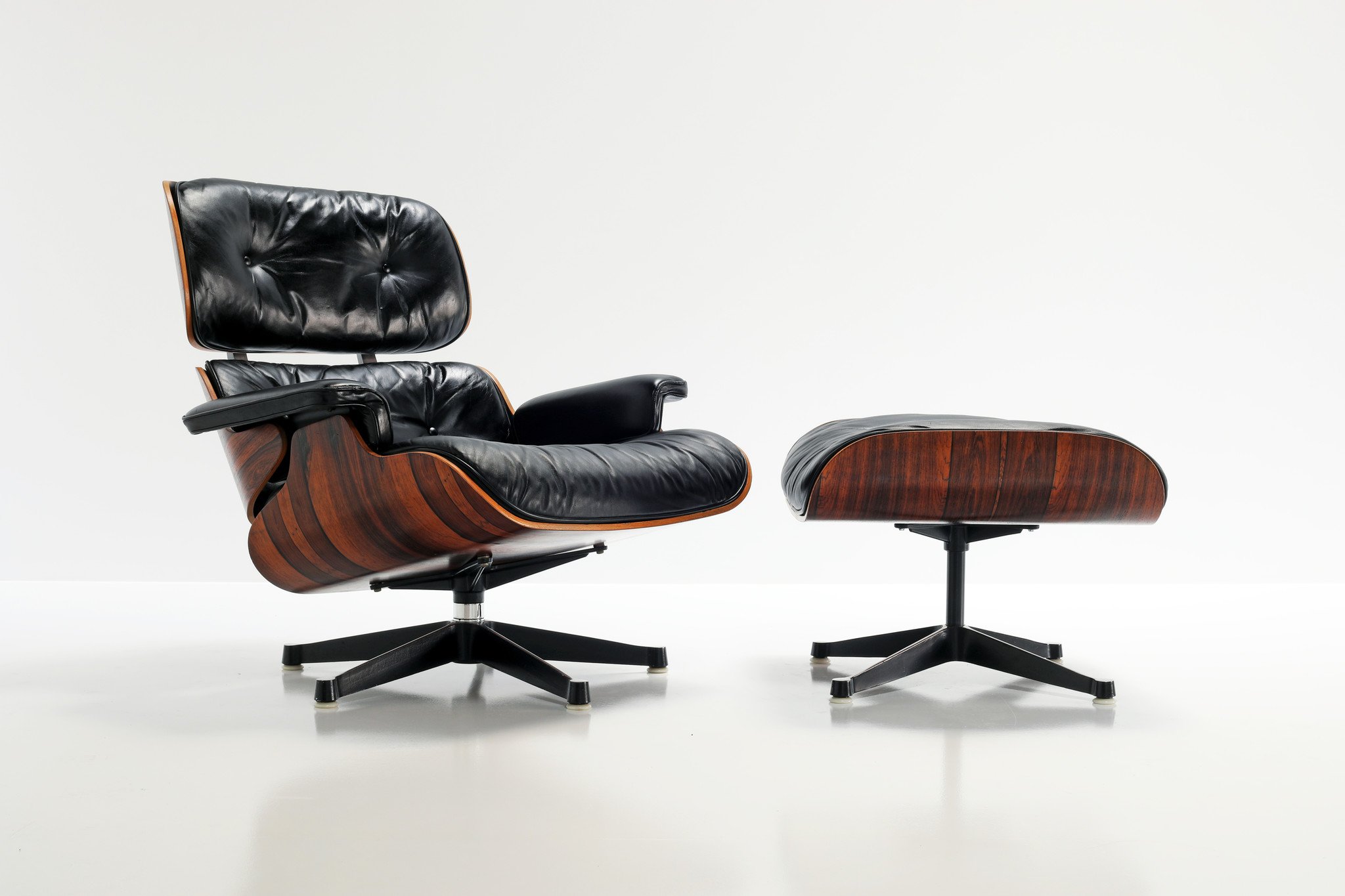 VINTAGE EAMES LOUNGE CHAIR & OTTOMAN Herman Miller, 1970's