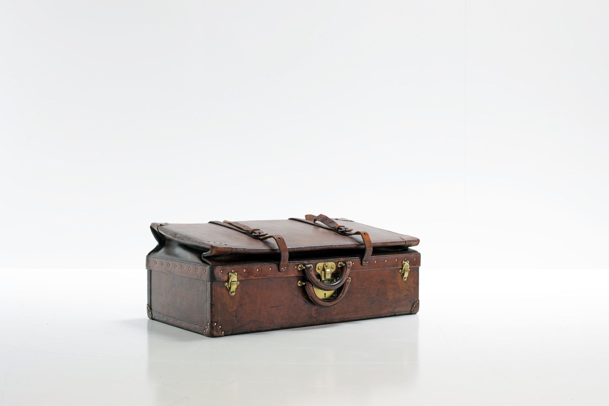 Louis Vuitton "Expandable Suitcase" in natural leather, 1910