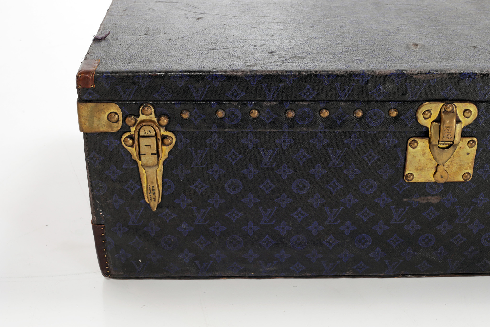 Louis Vuitton cartrunk blue, 1915 - THE HOUSE OF WAUW