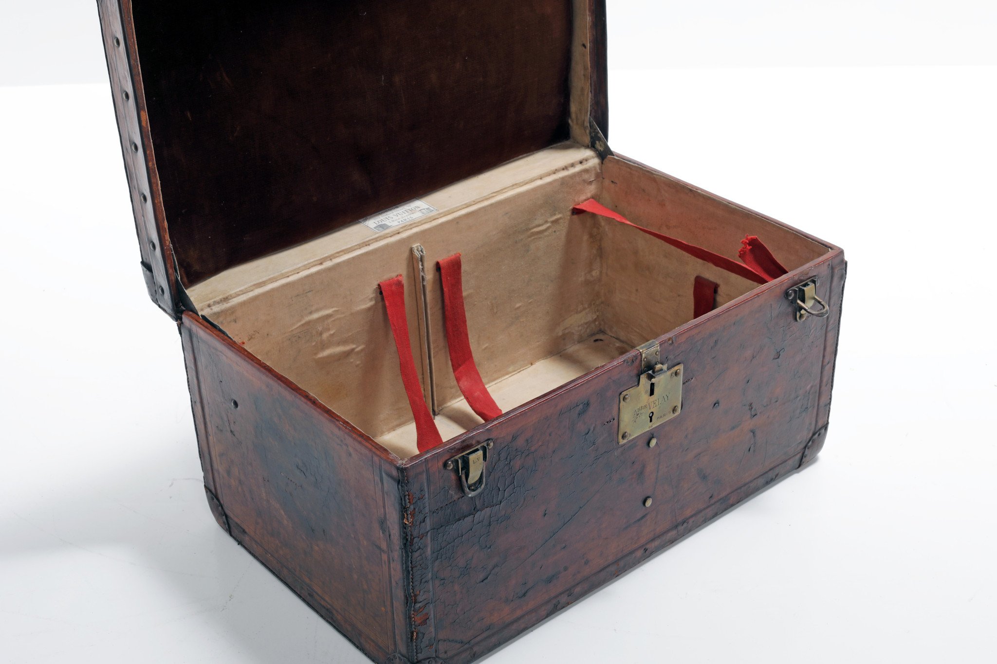 Sold at Auction: Antieke Louis Vuitton koffer met ijzerbeslag, genummerd  172 126 - 1910
