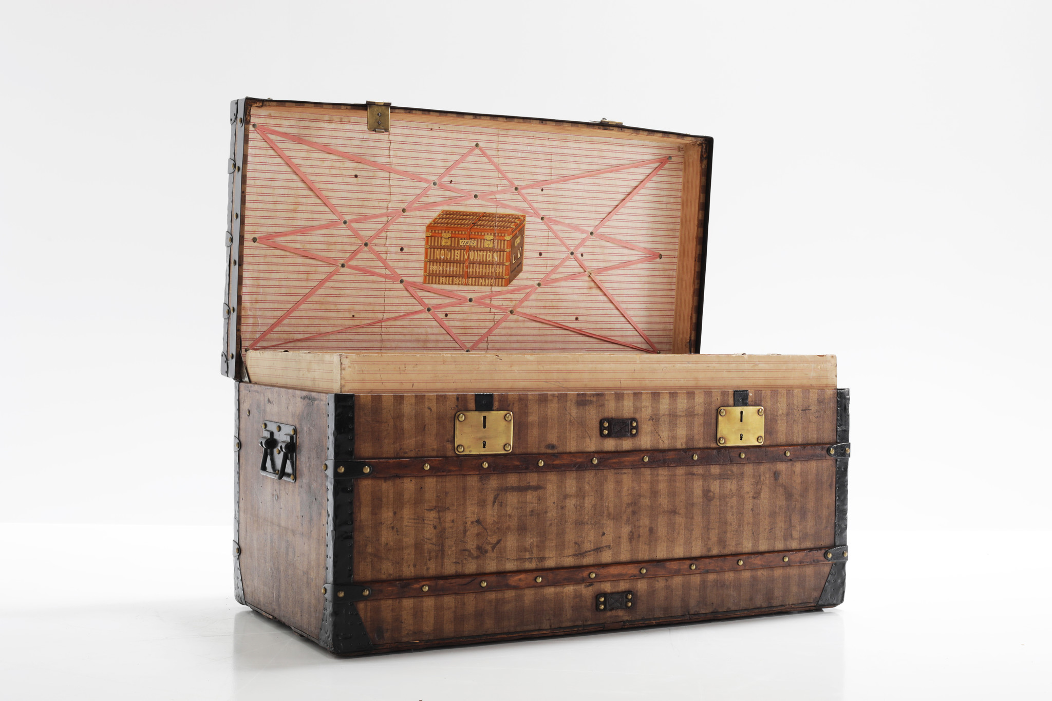 Rare 1870s Louis Vuitton Rayee Hatbox Trunk – ILWT - In Luxury We Trust