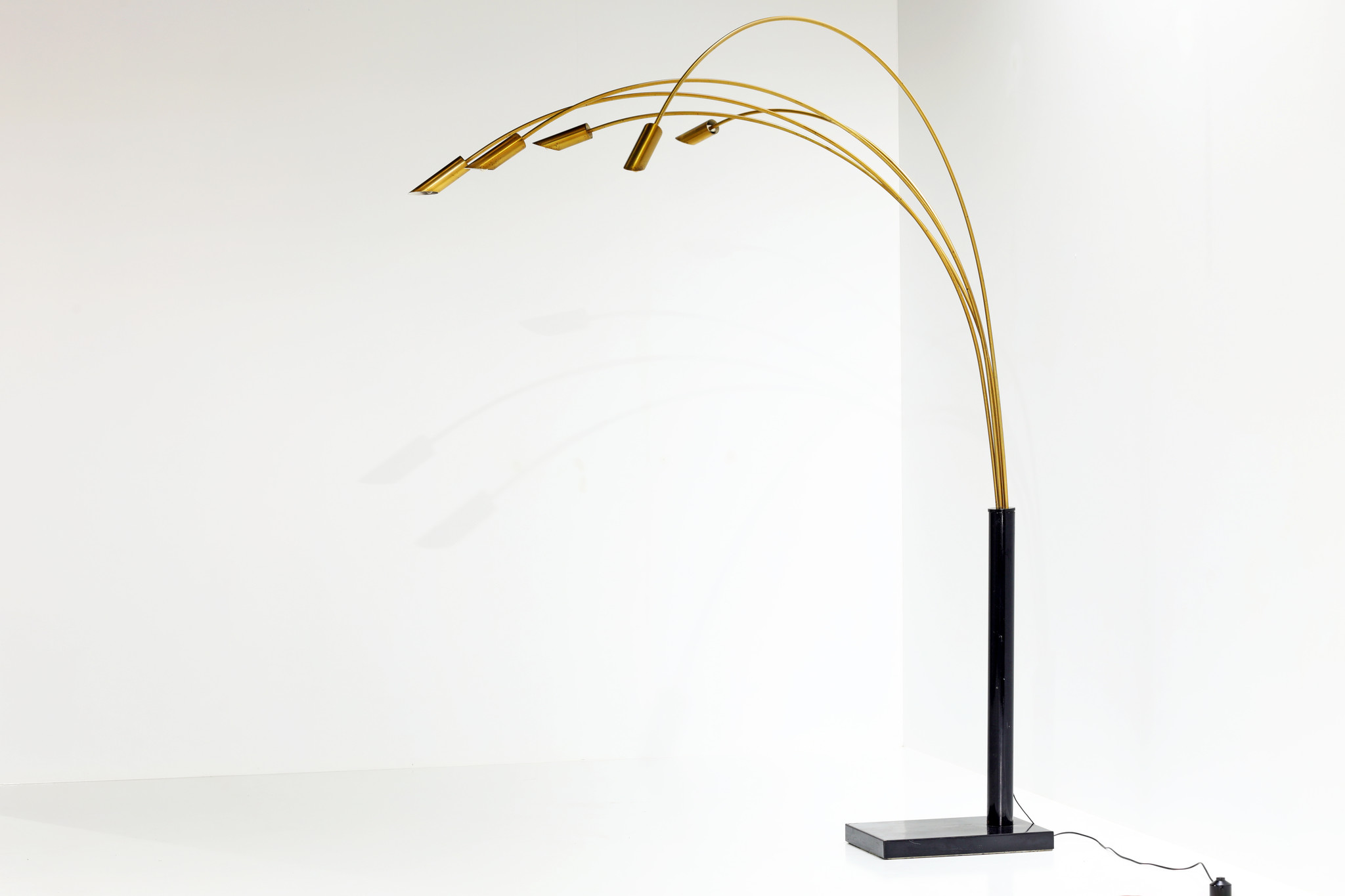 Lampe à arc italienne à 5 bras en laiton, années 1970