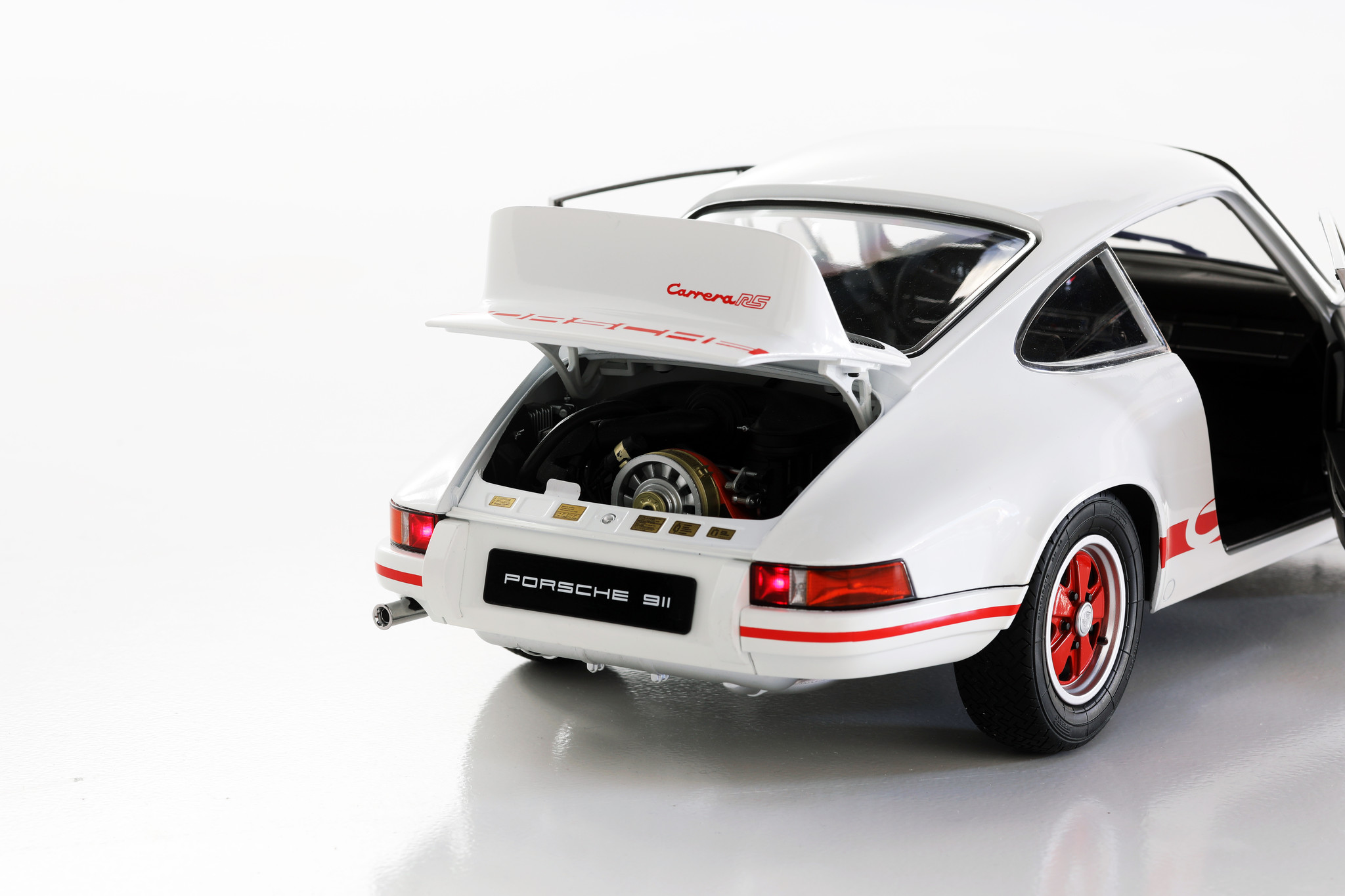 SCHAALMODEL PORSCHE RS 1:8