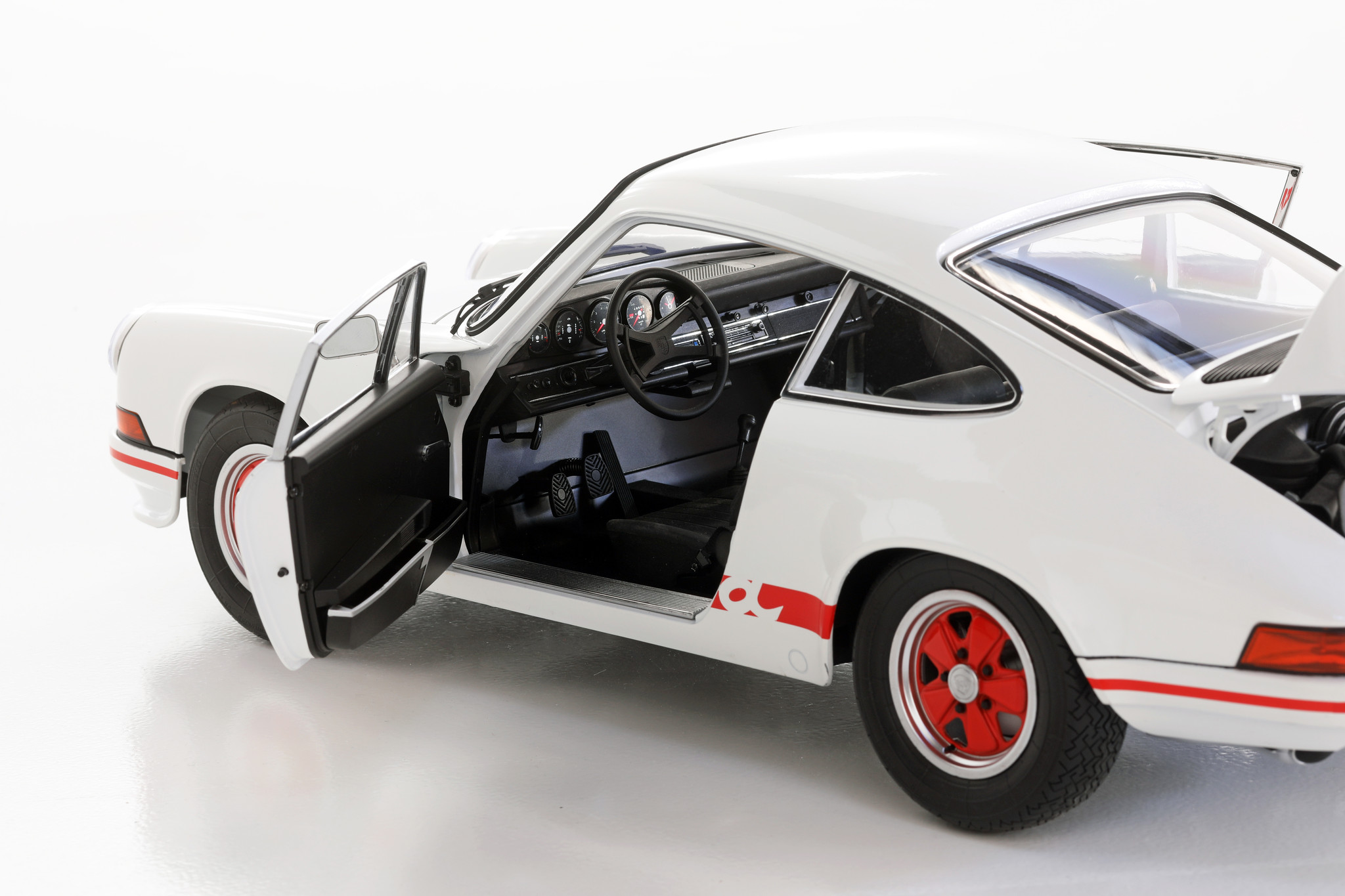 MODÈLE RÉDUIT PORSCHE RS 1:8