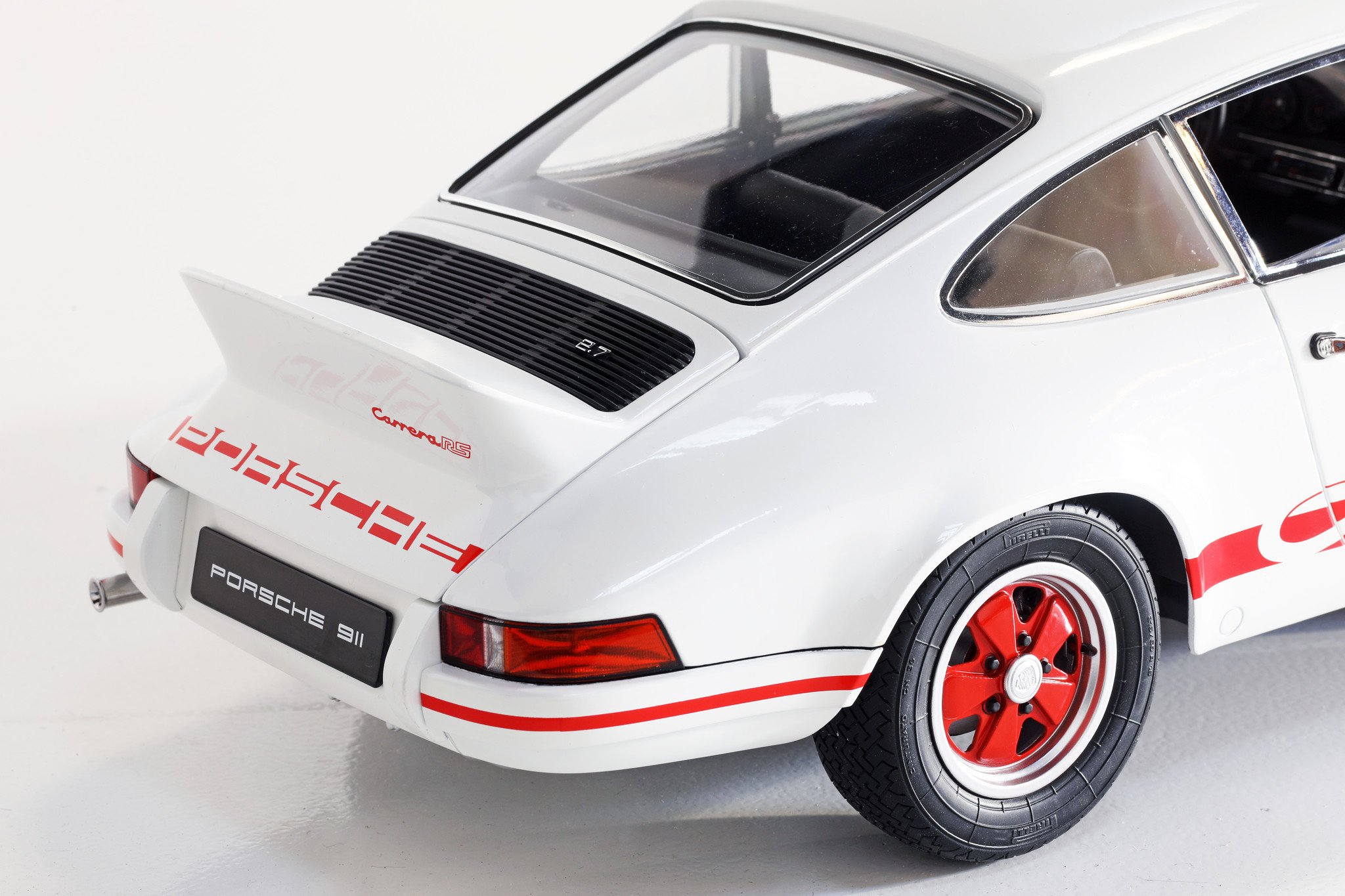 MODÈLE RÉDUIT PORSCHE RS 1:8