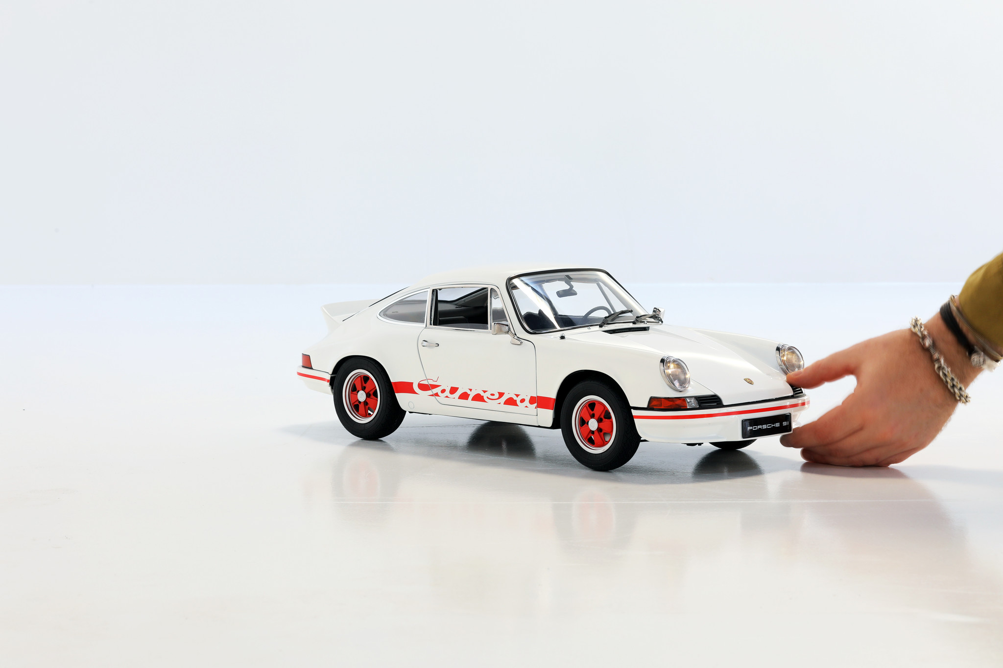 MODÈLE RÉDUIT PORSCHE RS 1:8