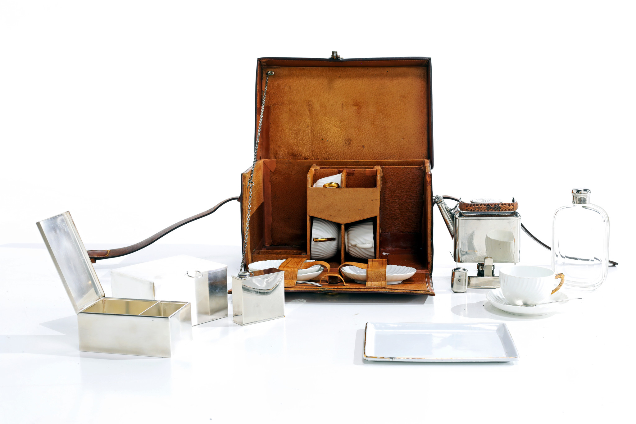 Exclusive Moynat picnic set in leather case circa 1910 - THE HOUSE OF WAUW
