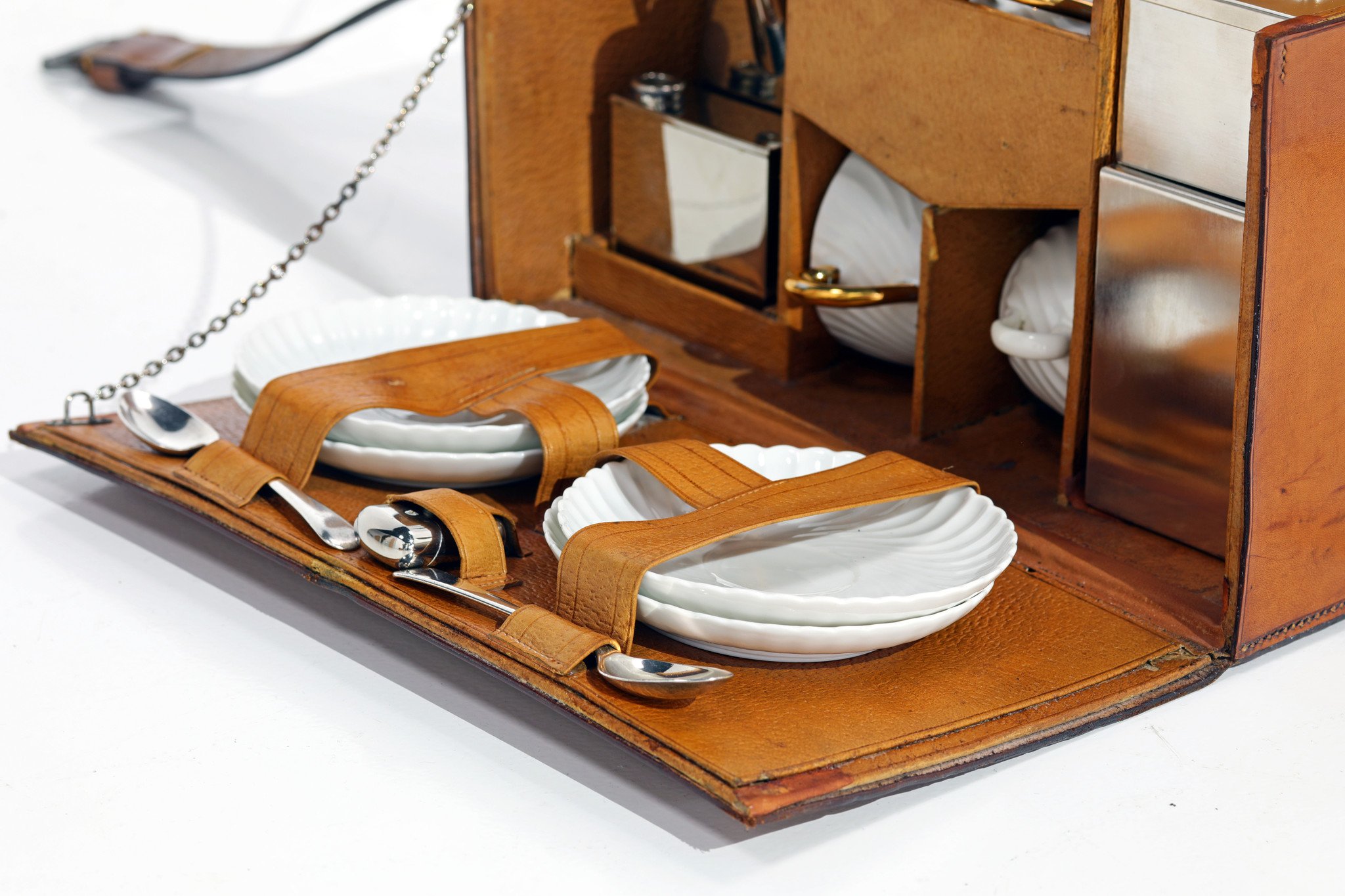 Exclusieve Moynat picknickset in lederen koffer circa 1910