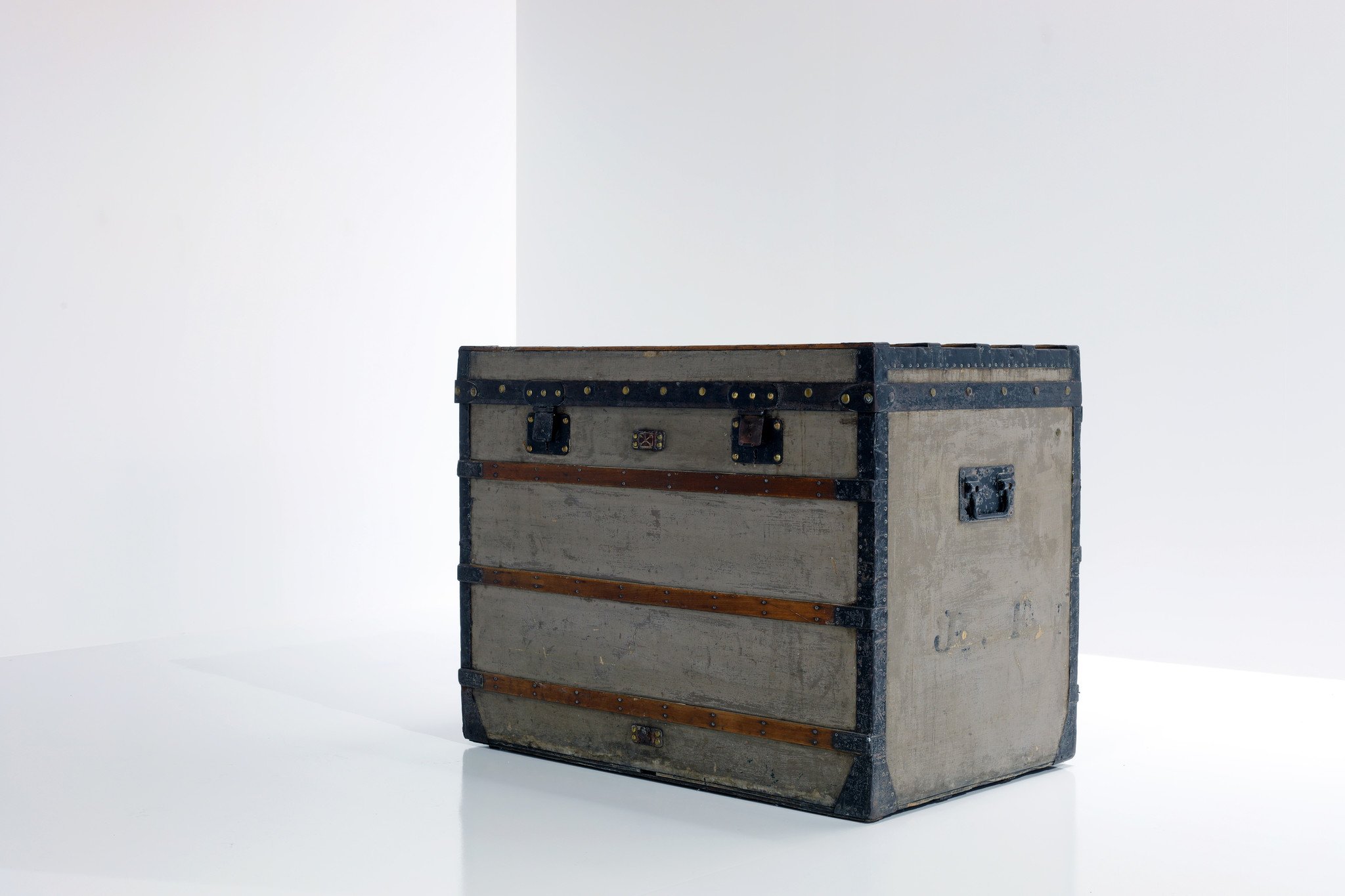 Sold at Auction: 19TH C LV TRIANON TRUNK