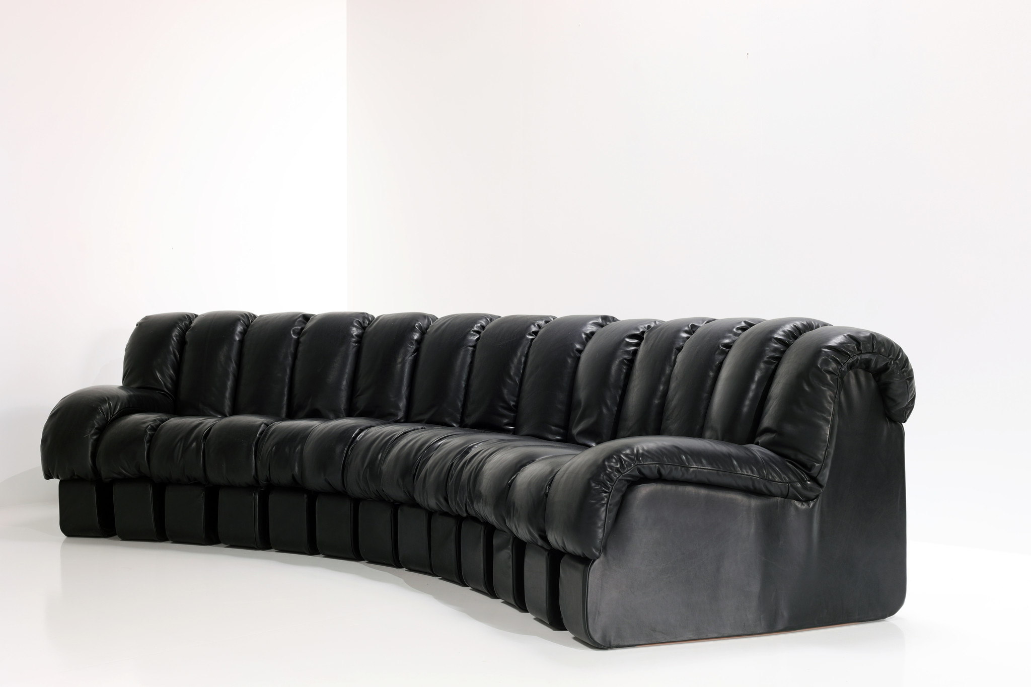 De iconische "Snake sofa" De Sede DS600