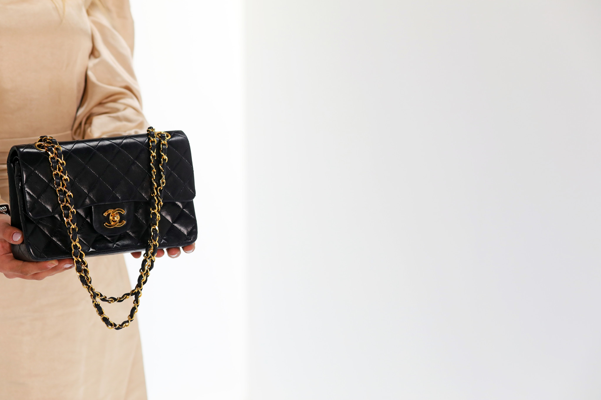 Chanel - Vintage '70s Single Flap Bag in Classic Black - Catawiki