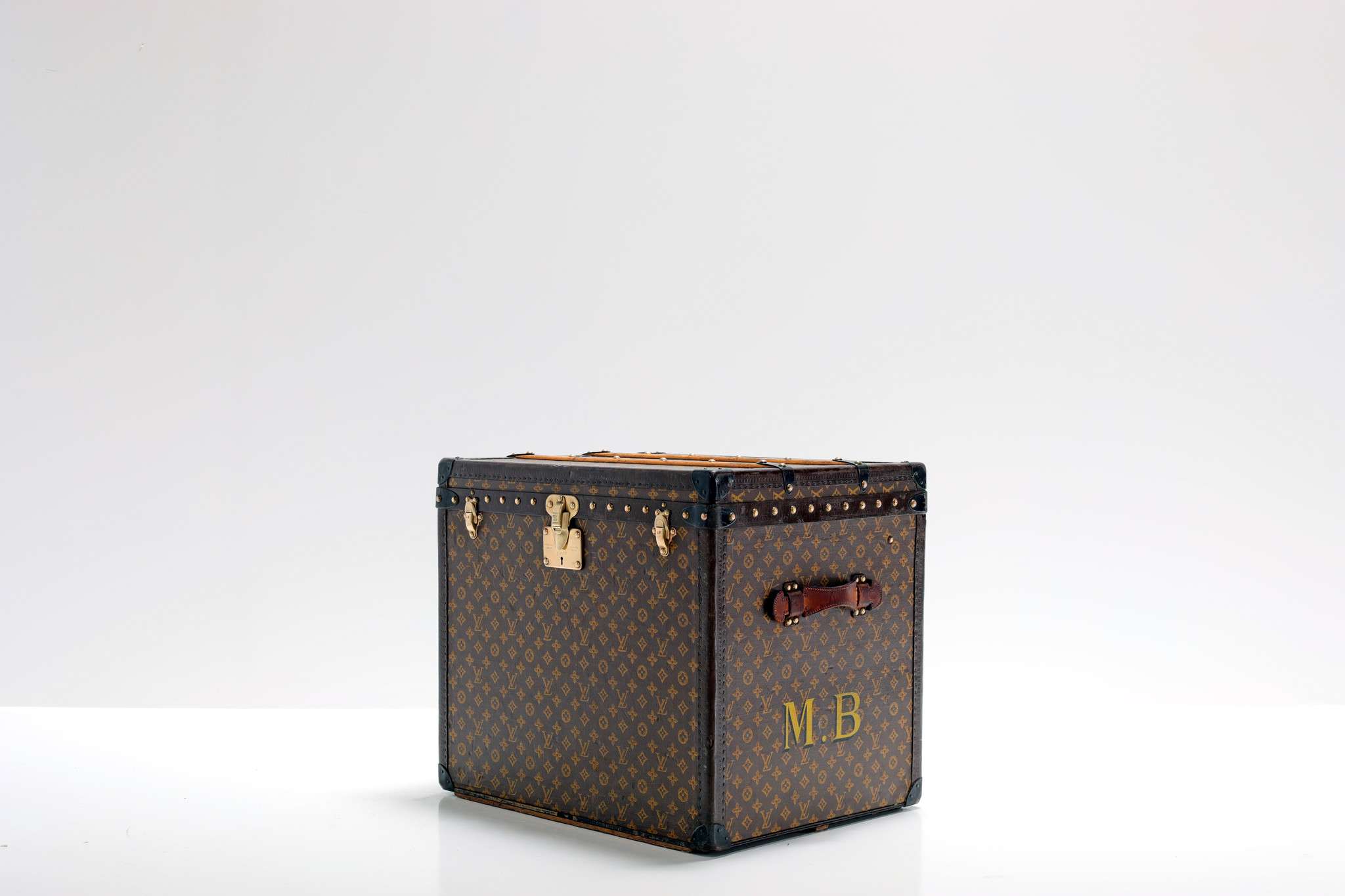 Louis Vuitton hat box with painted monogram, 1920'S
