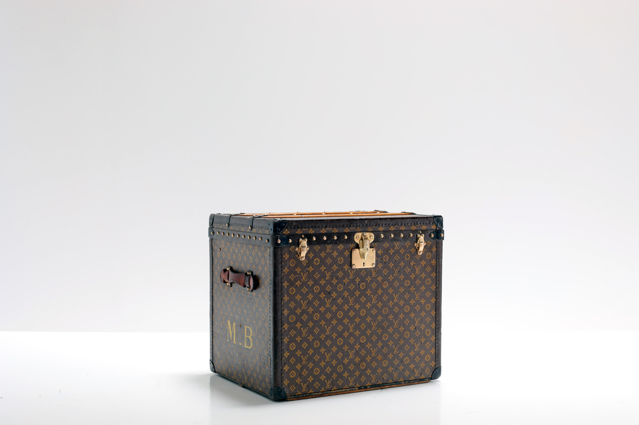 Louis Vuitton hat box with painted monogram, 1920'S