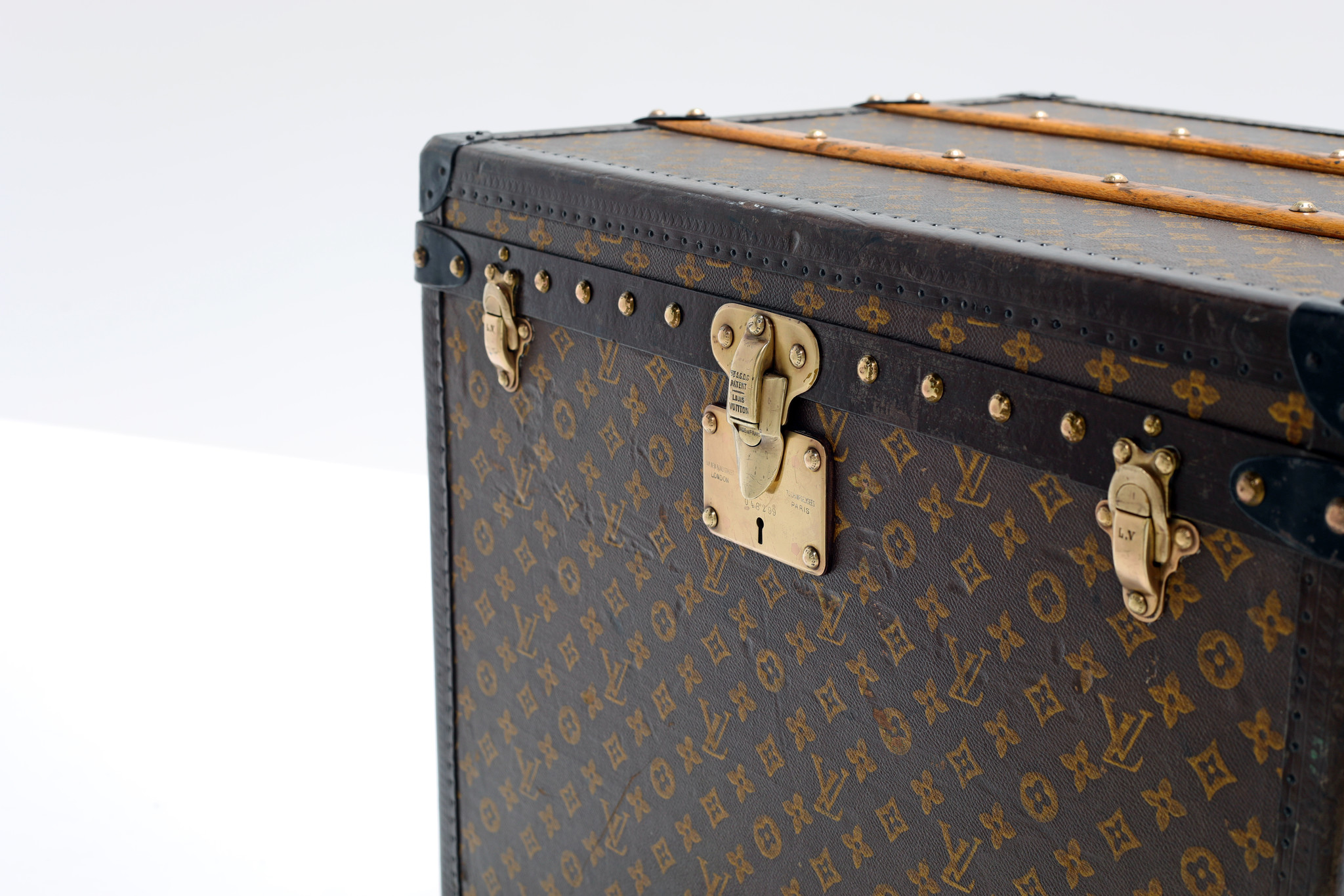 Louis Vuitton hat box with painted monogram, 1920'S