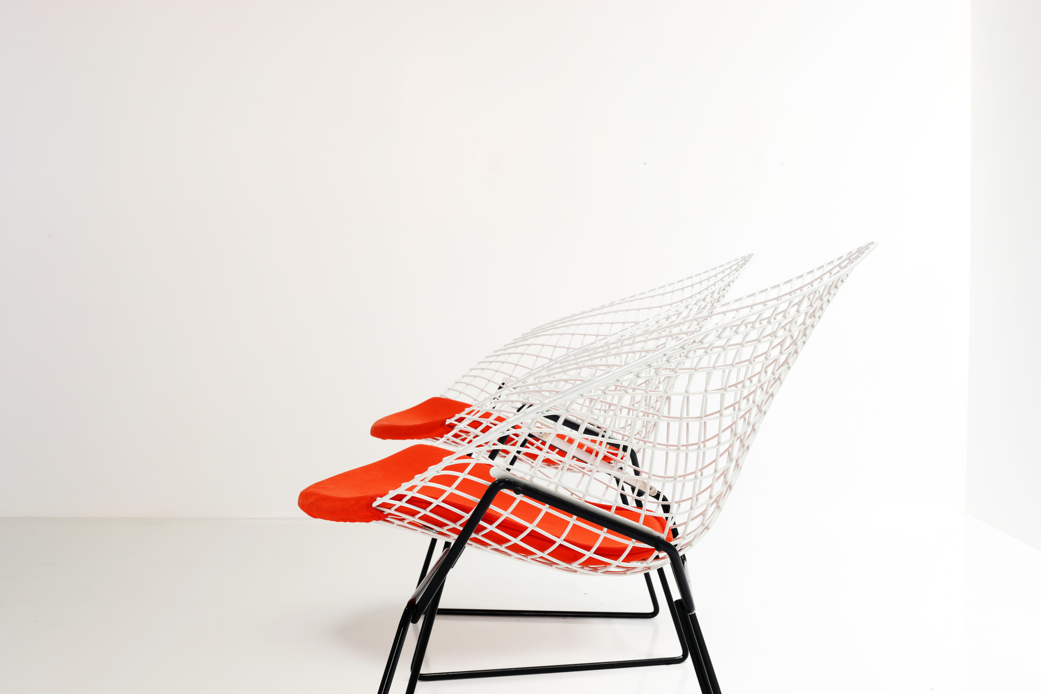 Diamond chairs door Harry Bertoia voor Knoll, 1952