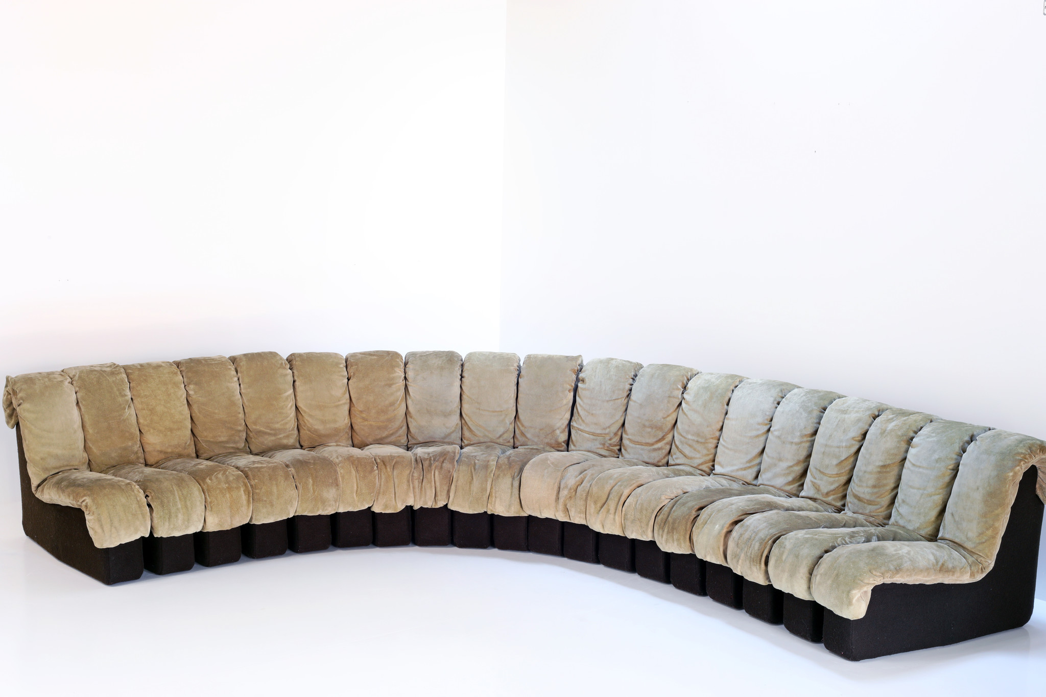 L'emblématique "Snake sofa" De Sede DS600