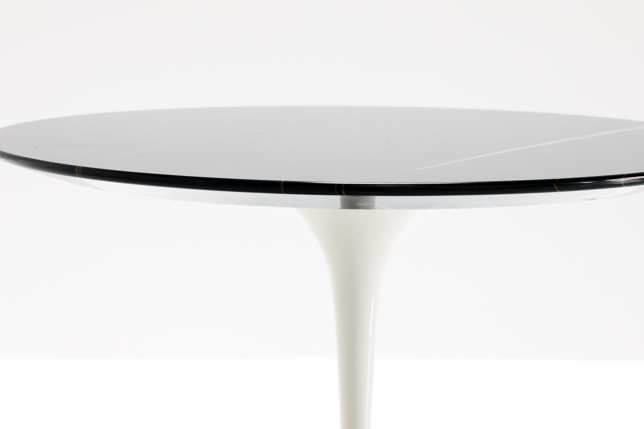 Knoll bijzet tafel ontworpen door Eero Saarinen, 1950's