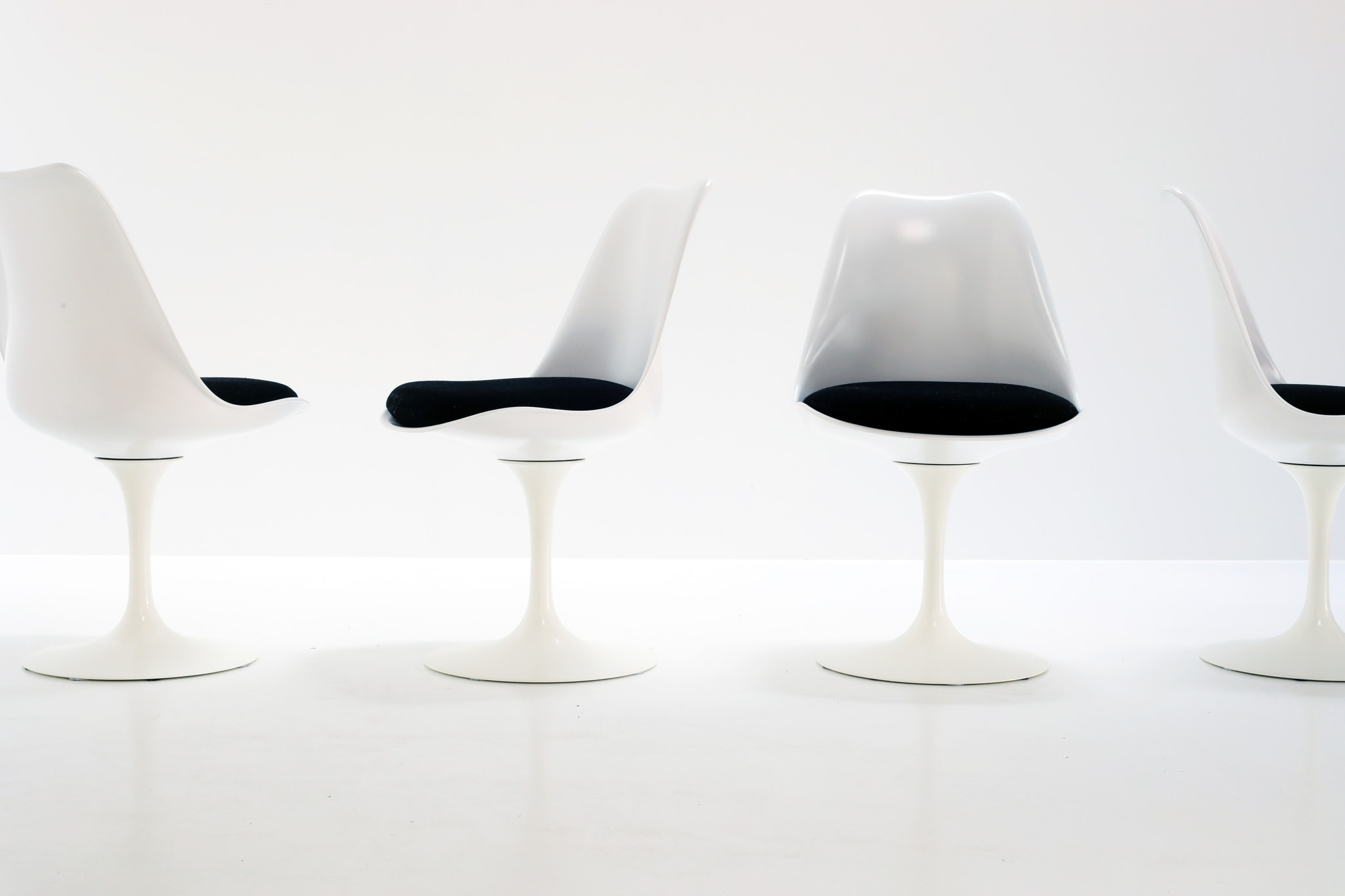 Suite de 4 chaises tulipe par eero saarinen pour knoll international