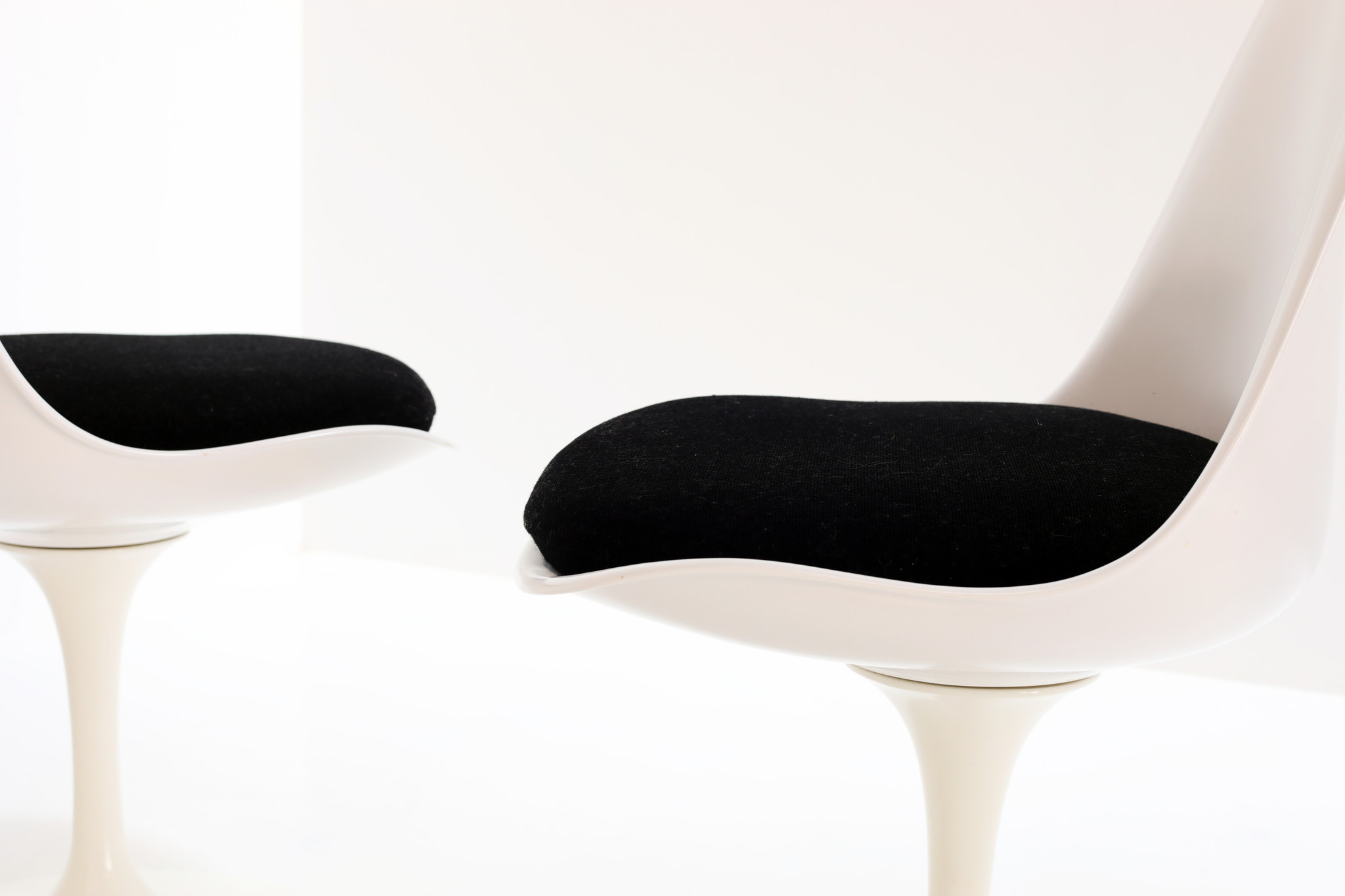 Suite de 4 chaises tulipe par eero saarinen pour knoll international