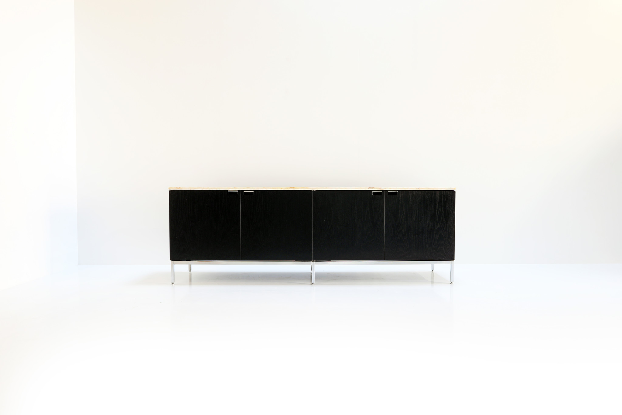 KNOLL CREDENZA ONTWORPEN DOOR FLORENCE KNOLL, 1961