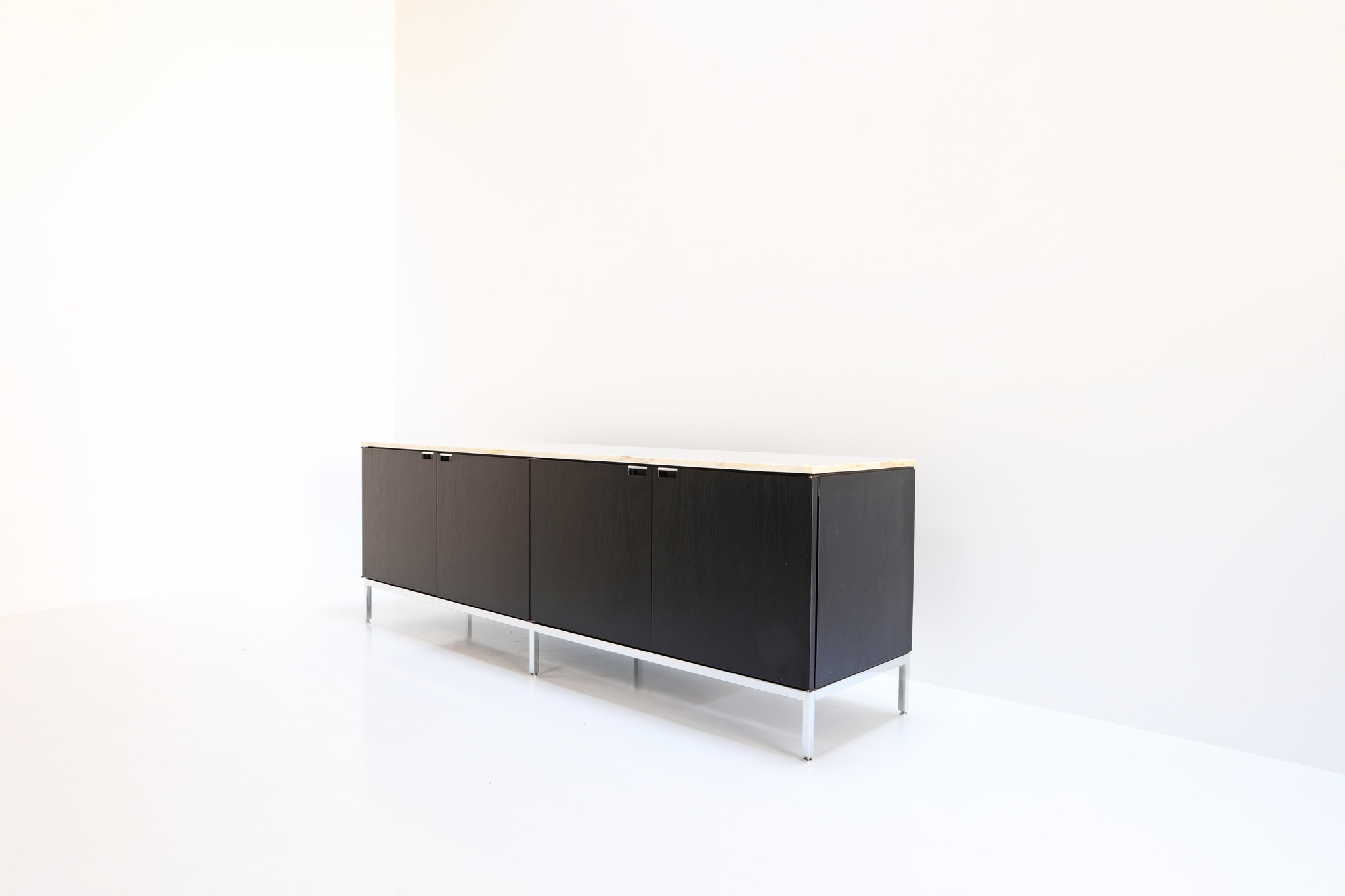 KNOLL CREDENZA ONTWORPEN DOOR FLORENCE KNOLL, 1961