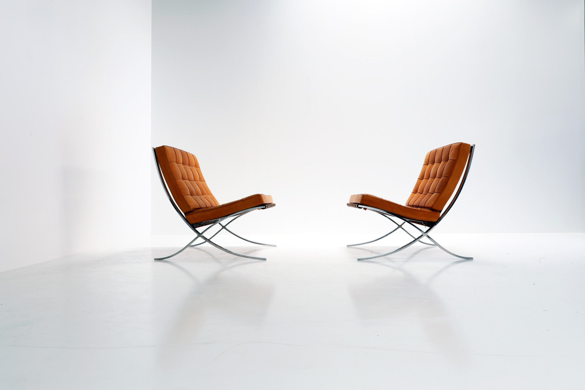 PAIRE DE CHAISES BARCELONE VINTAGE PAR LUDWIG MIES VAN DER ROHE