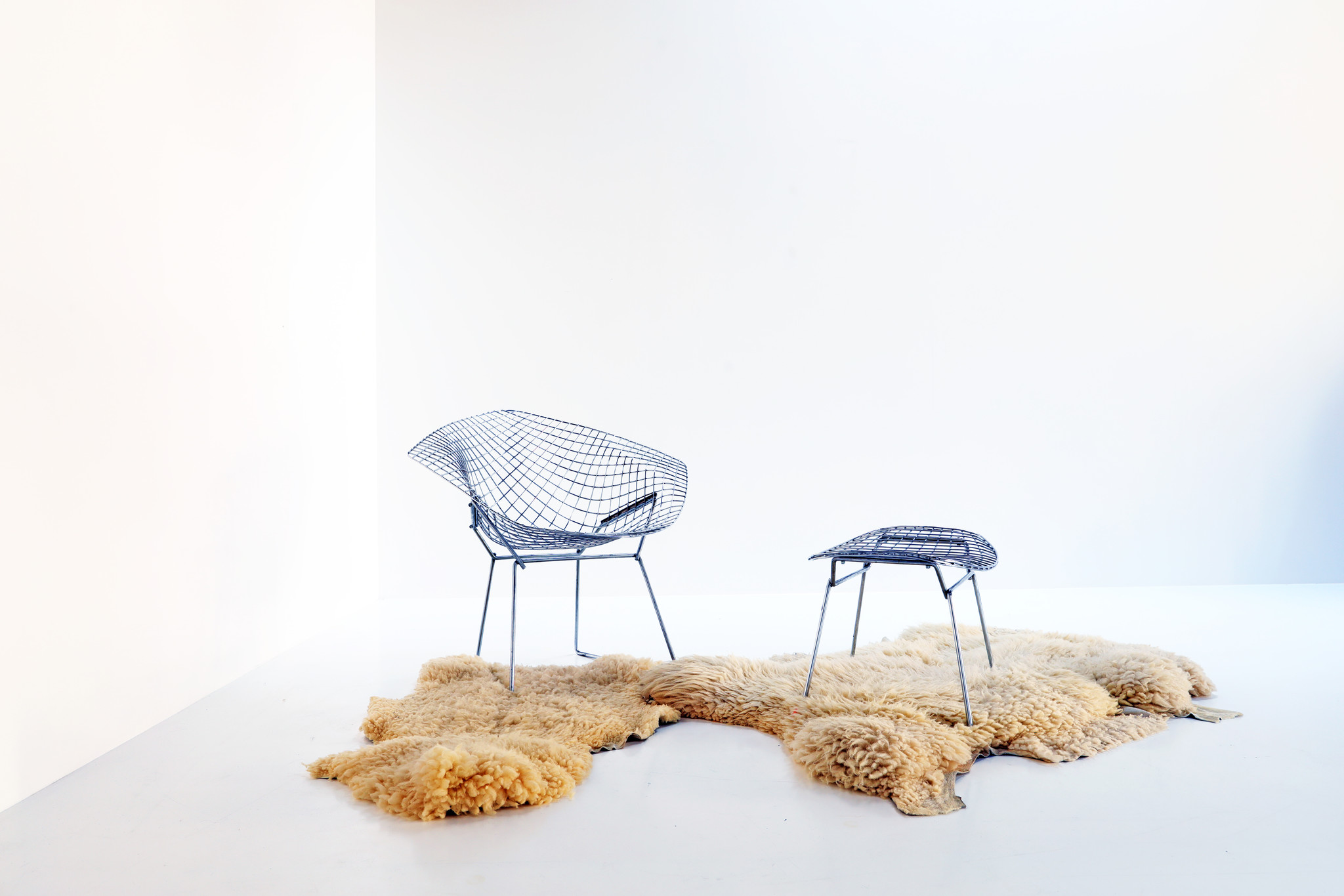 CHAISE DIAMOND CONÇUE PAR HARRY BERTOIA POUR KNOLL ET PRODUITE PAR DE COENE