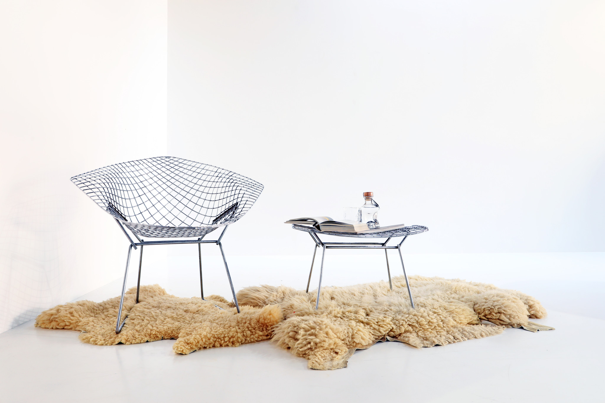 DIAMOND CHAIR ONTWORPEN HARRY BERTOIA VOOR KNOLL EN GEPRODUCEERD  DOOR DE COENE