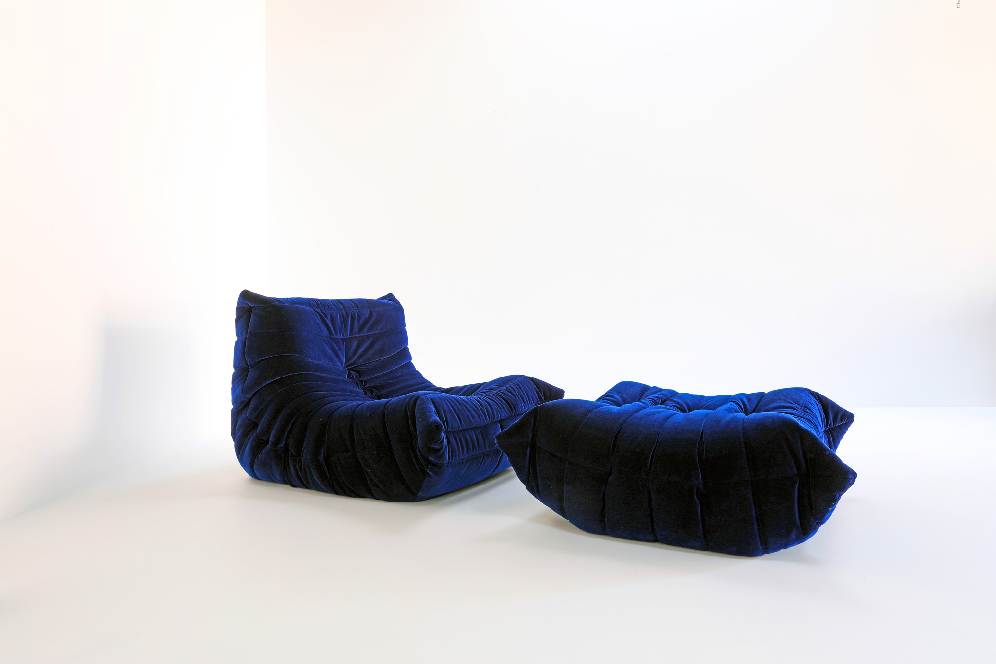 Club Original Ligne Roset Togo avec repose-pieds assorti