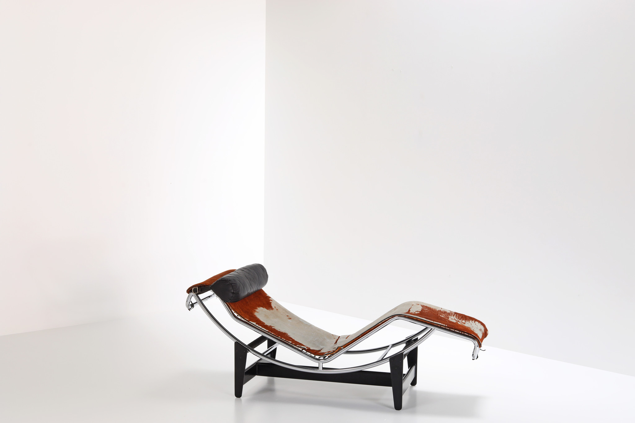 VINTAGE LE CORBUSIER CHAISE LONGUE LC4, 1970s