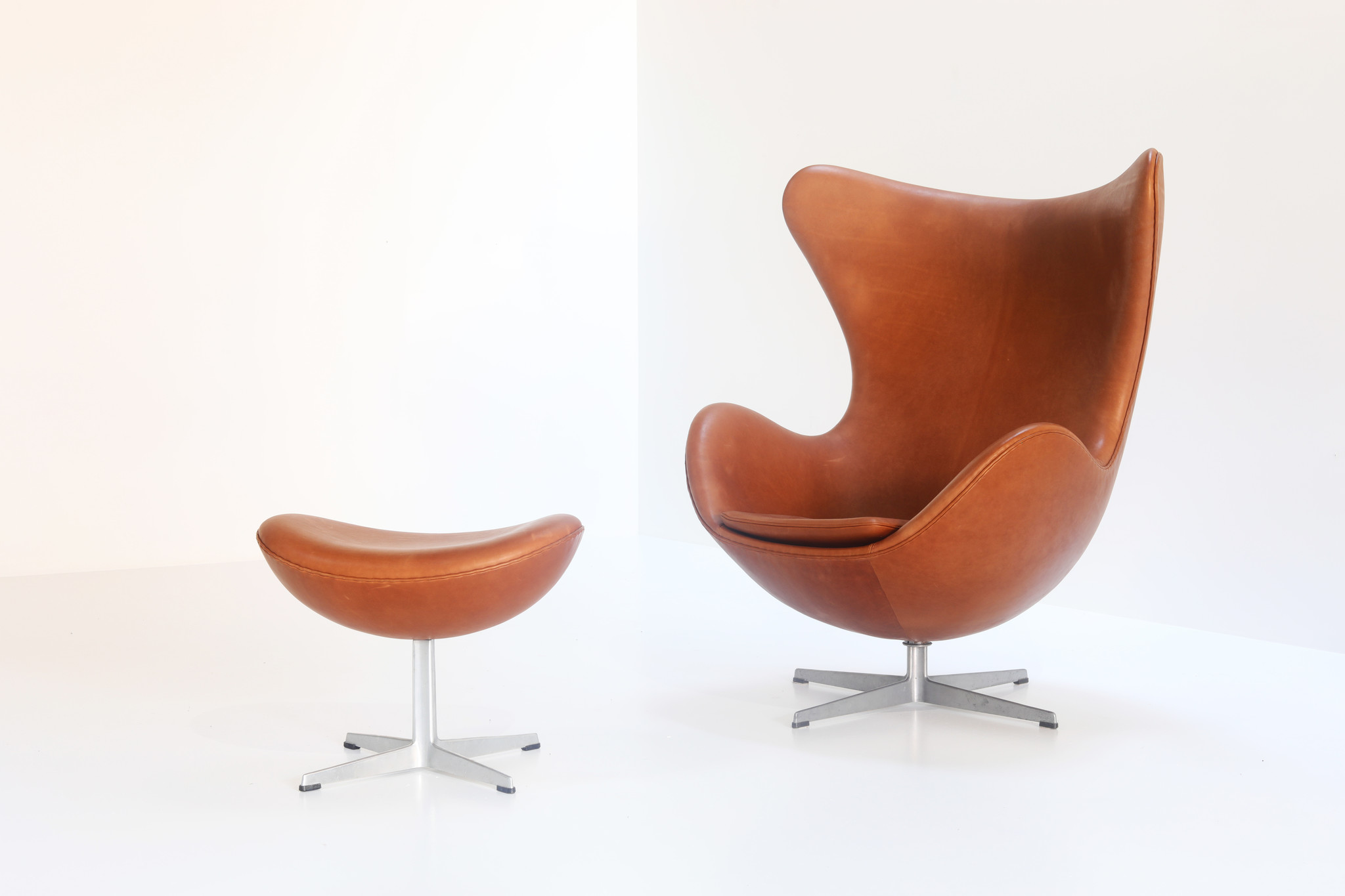 CHAISE OEUFS VINTAGE (Grace) PAR ARNE JACOBSEN POUR FRITZ HANSEN