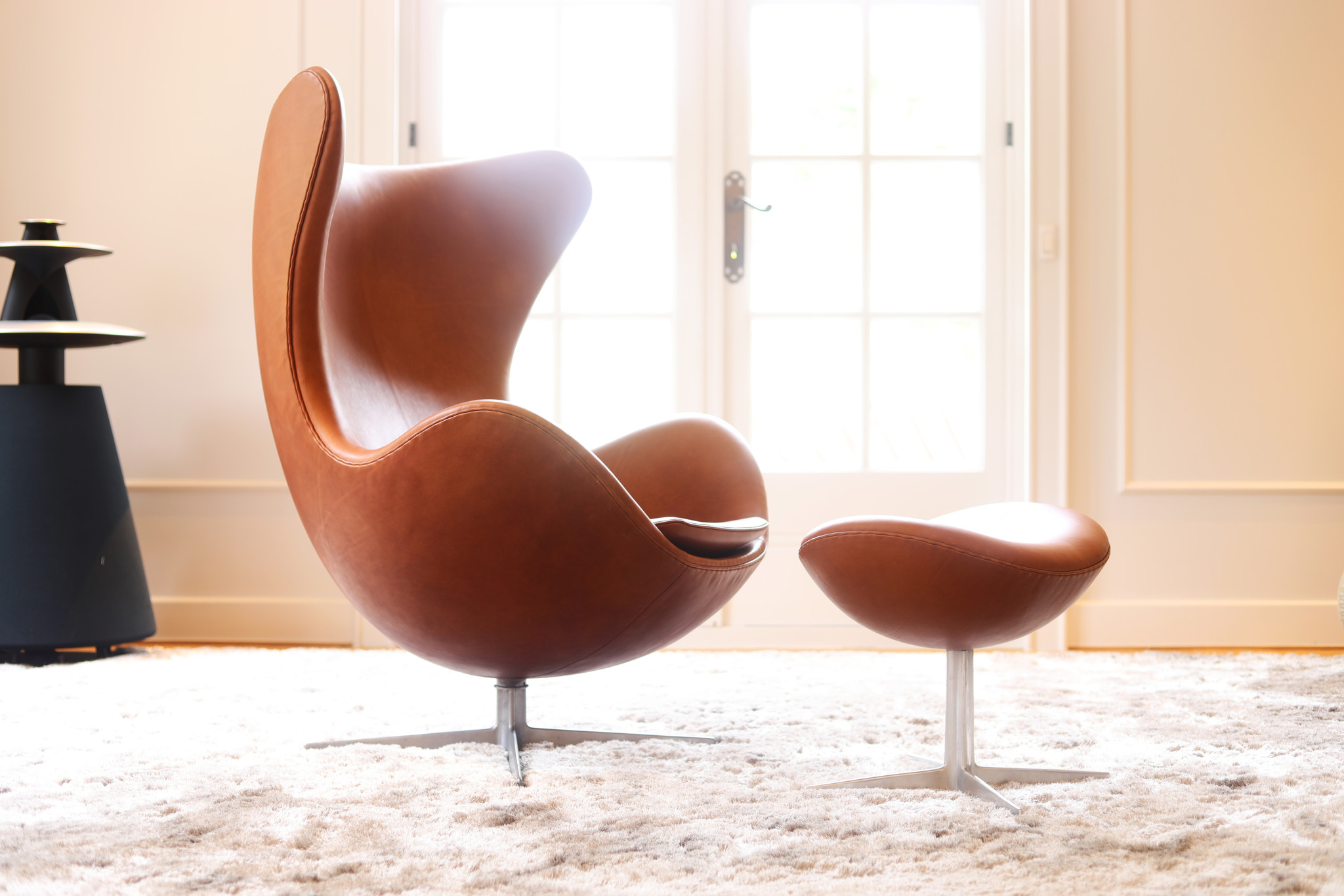 VINTAGE EGG CHAIR (Grace) BY ARNE JACOBSEN FOR FRITZ HANSEN