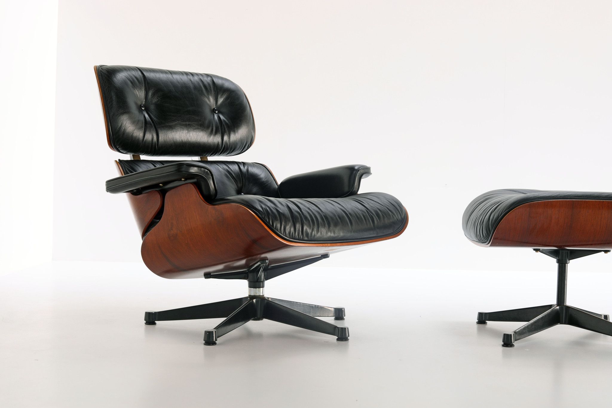 VINTAGE EAMES LOUNGE CHAIR & OTTOMAN VITRA, 1980'S