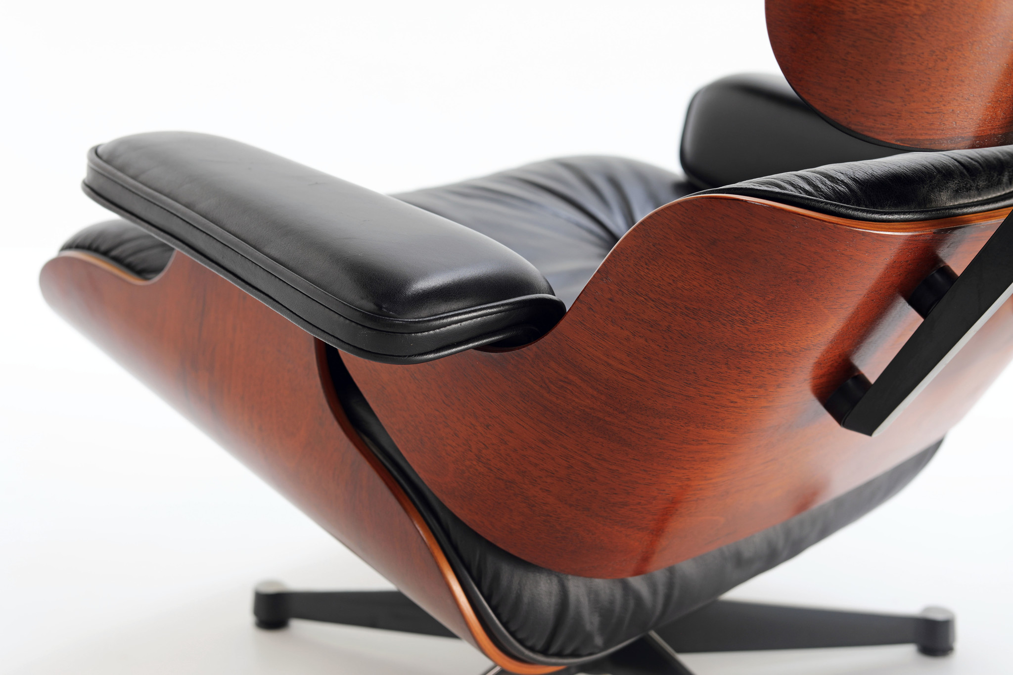 VINTAGE EAMES LOUNGE CHAIR & OTTOMAN VITRA, 1980'S