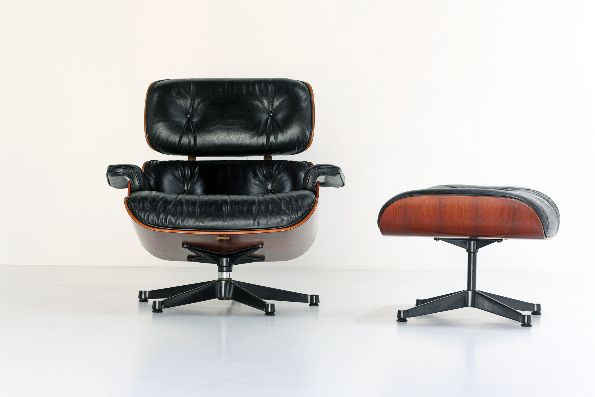 VINTAGE EAMES LOUNGE CHAIR & OTTOMAN VITRA, 1980'S