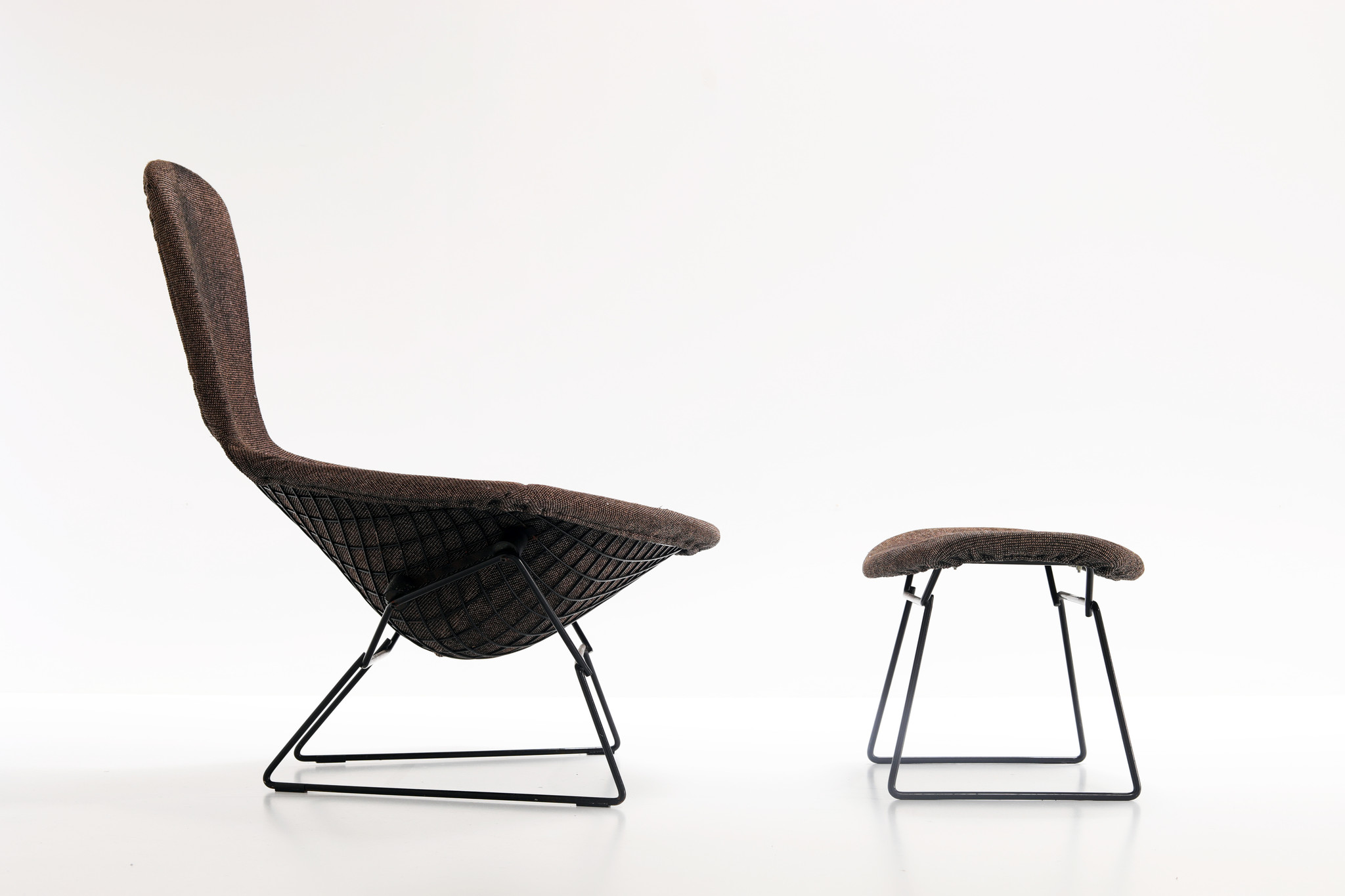 VINTAGE BERTOIA BIRD CHAIR + BIJHORENDE POEF