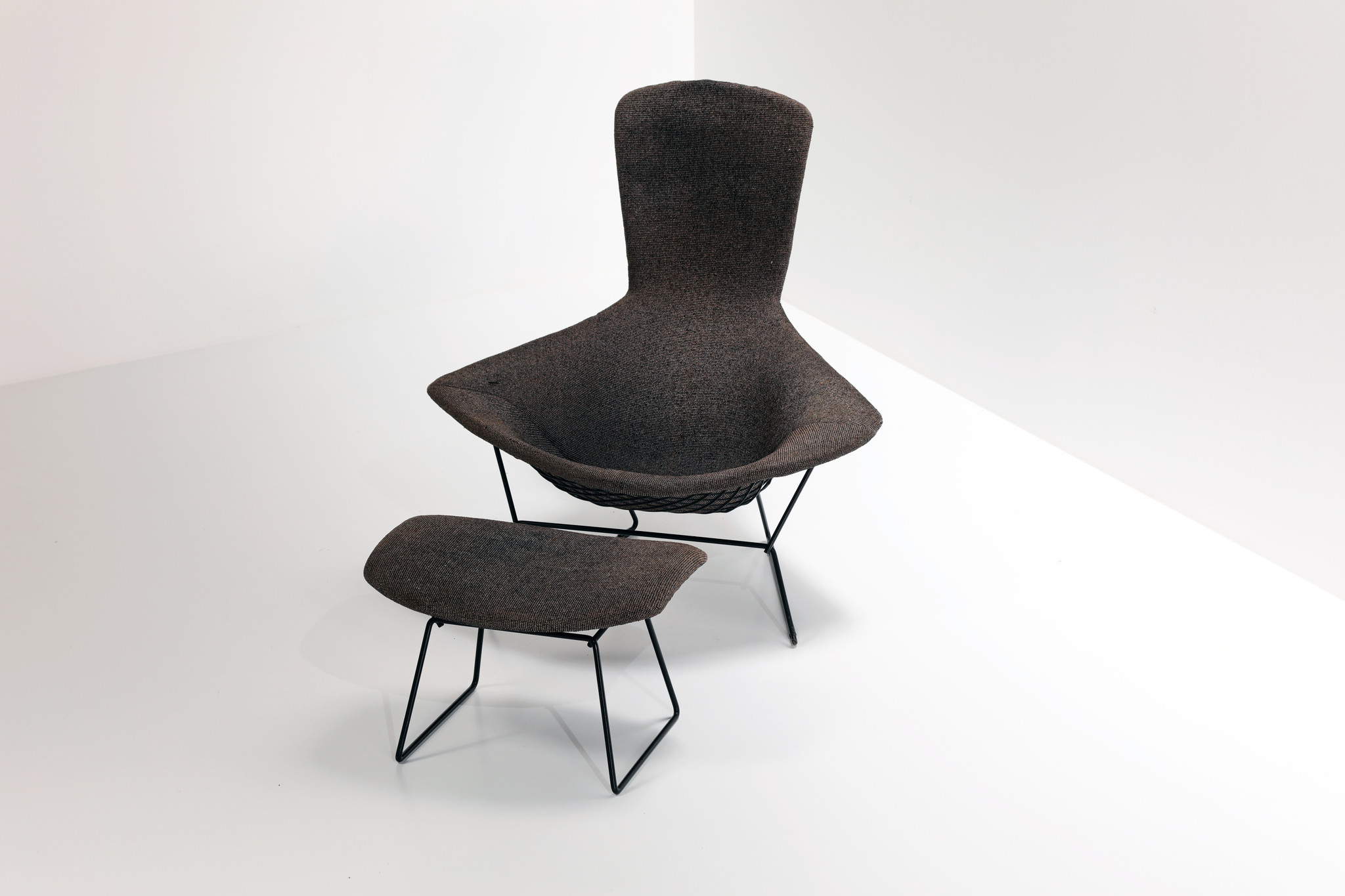 VINTAGE BERTOIA BIRD CHAIR + BIJHORENDE POEF